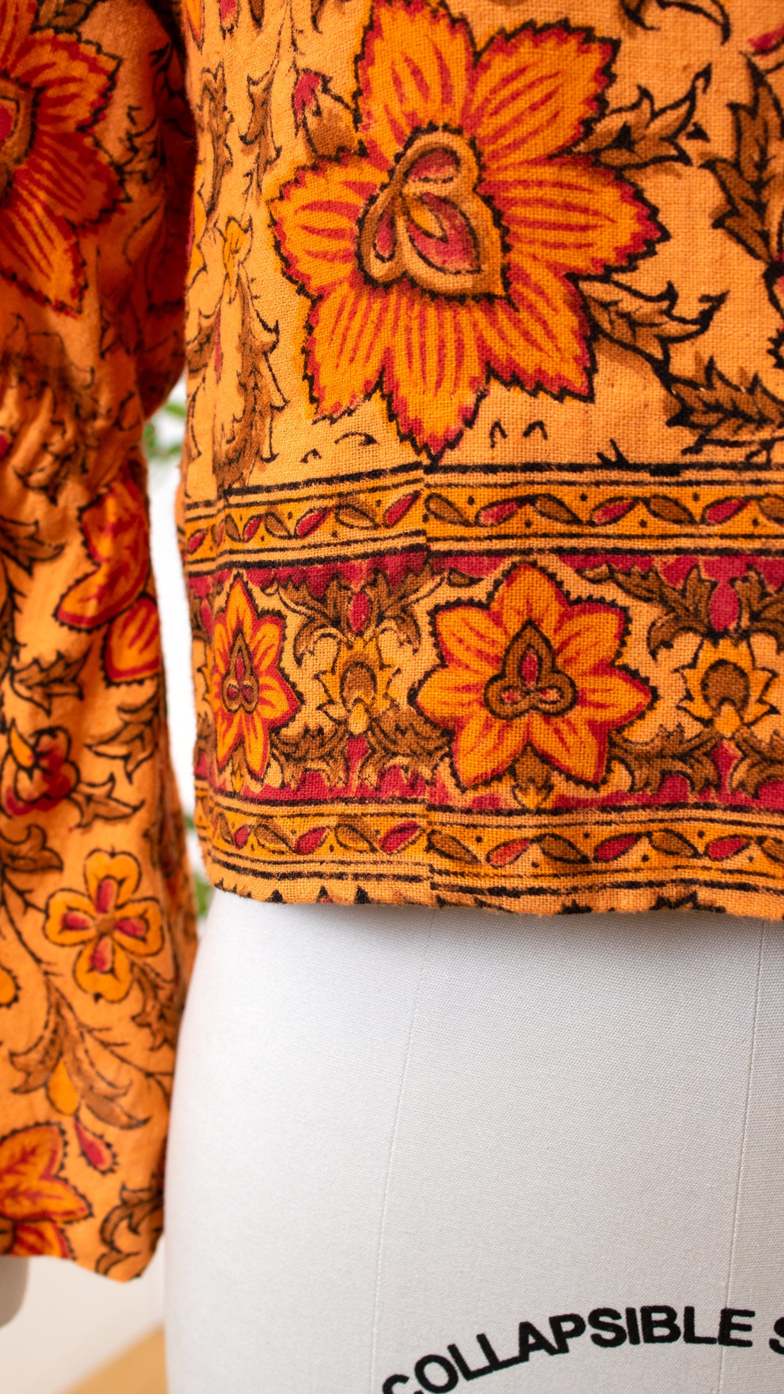 NEW ⭐️ 1970s Indian Floral Bell Sleeve Crop Top | small/medium