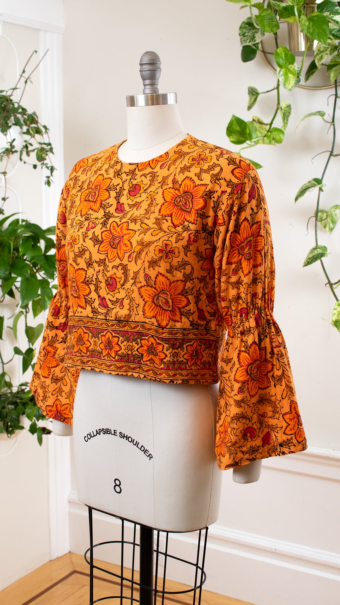 NEW ⭐️ 1970s Indian Floral Bell Sleeve Crop Top | small/medium