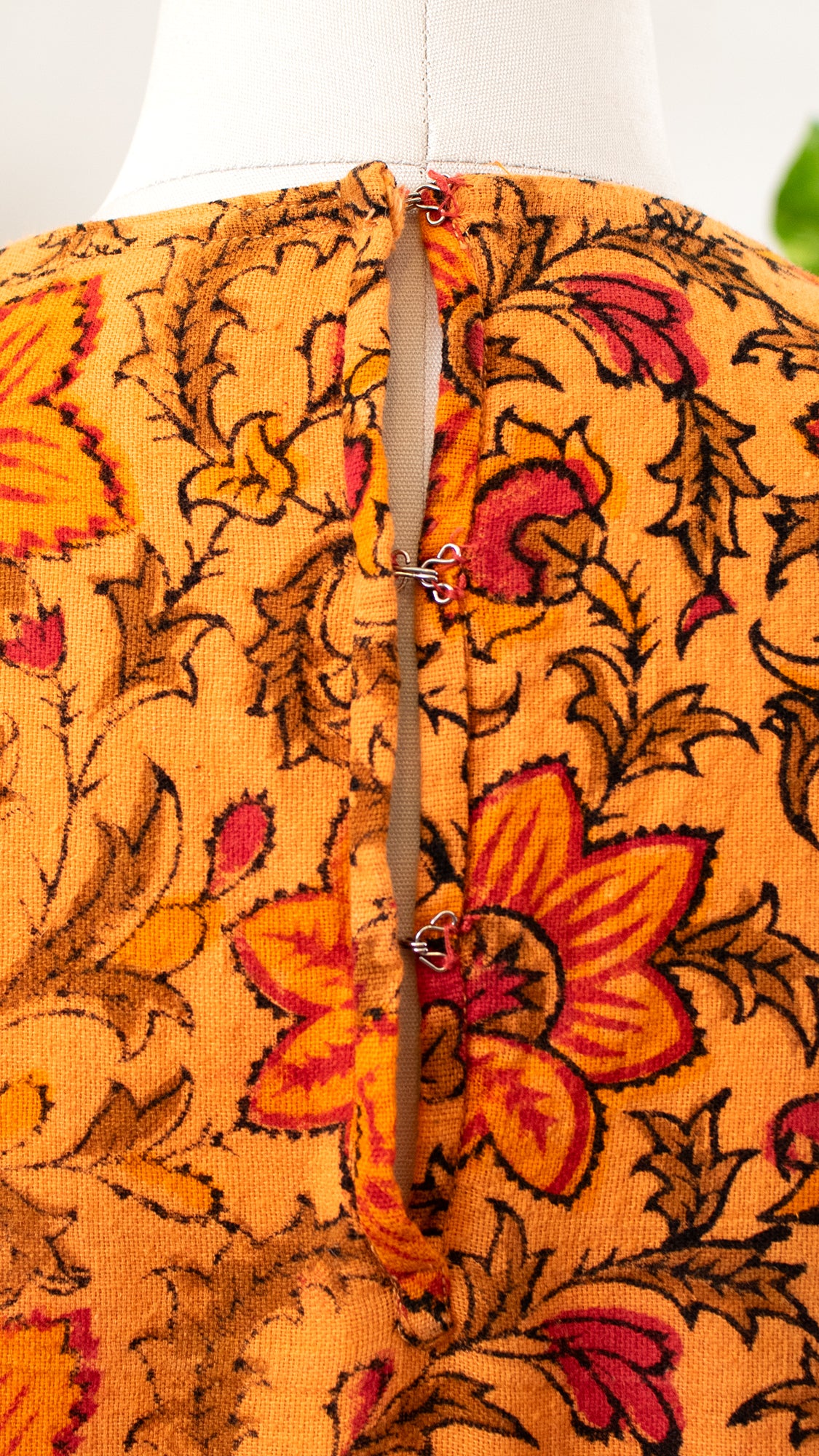 NEW ⭐️ 1970s Indian Floral Bell Sleeve Crop Top | small/medium