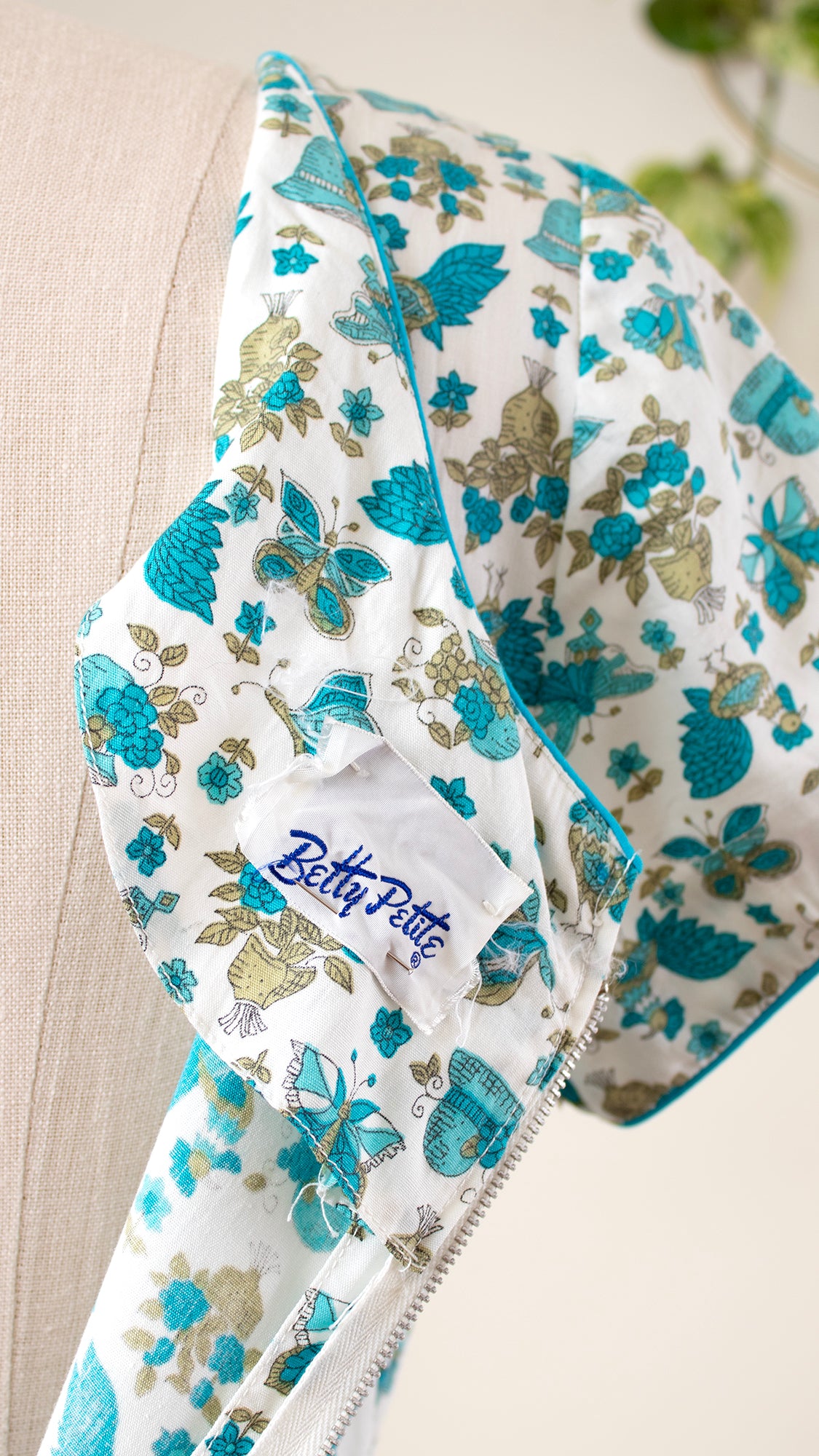 1950s 1960s Butterflies & Hats Novelty Print Day Dress | large/x-large