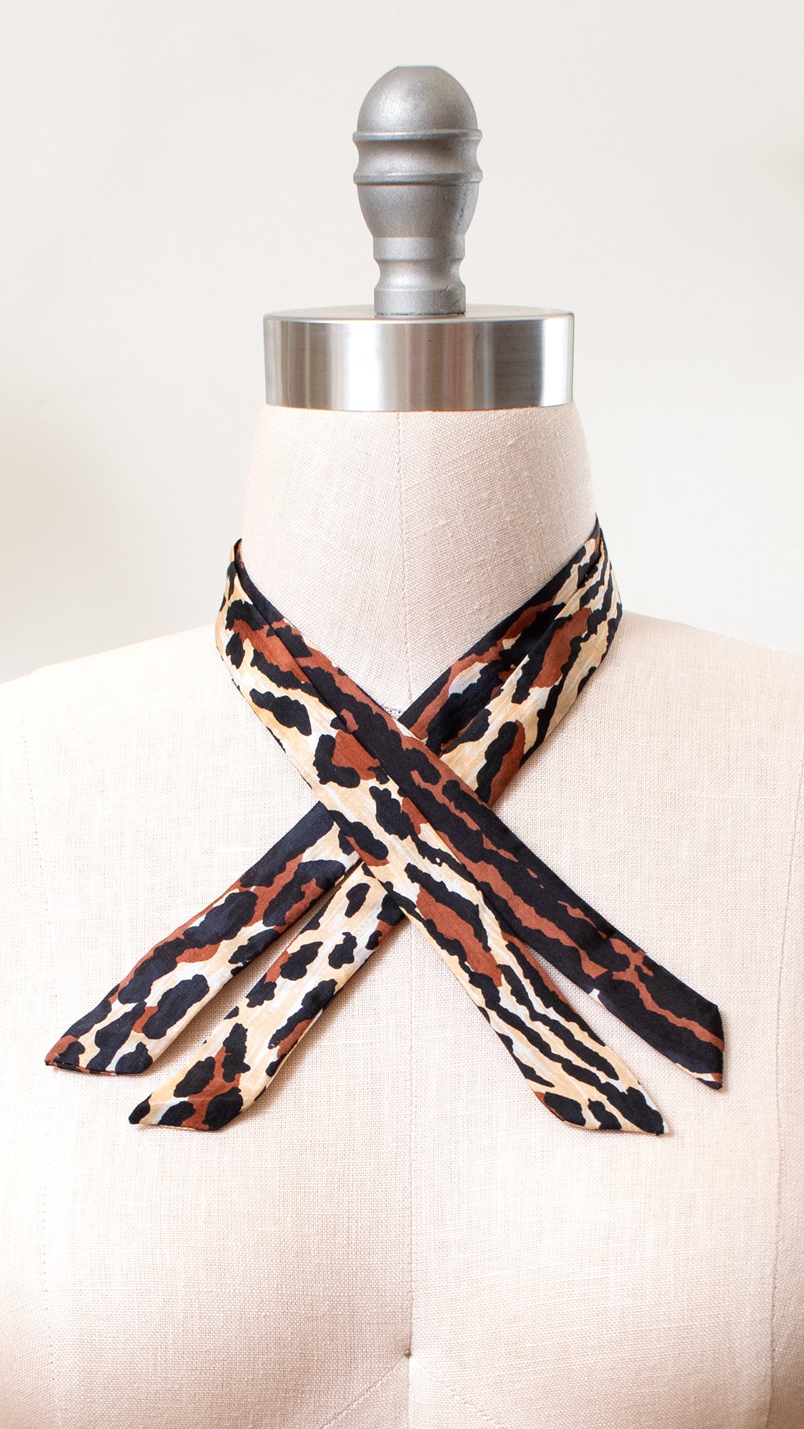 1950s VERA NEUMANN Silk Leopard Print Tie