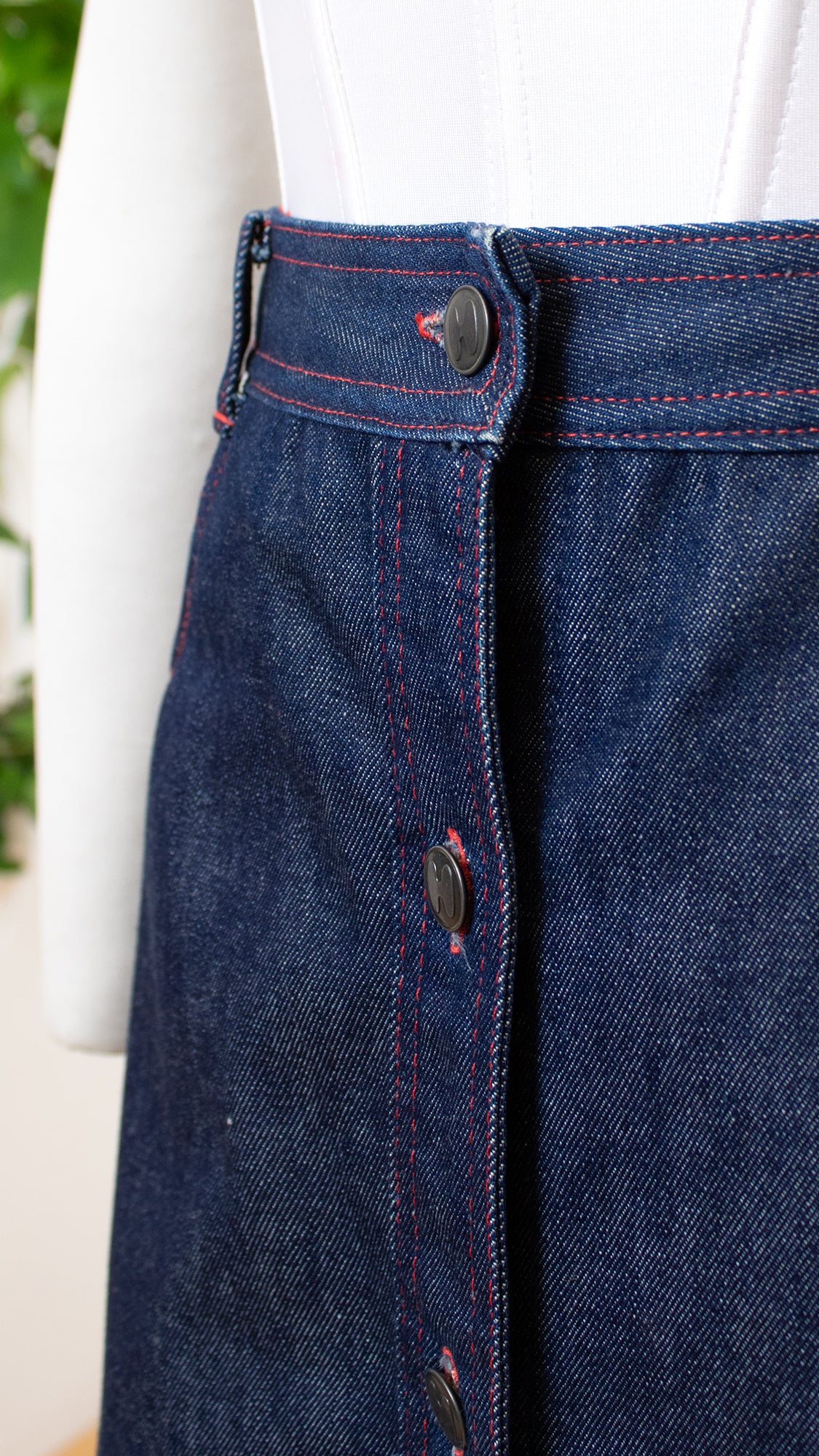 NEW ⭐️ 1980s HALSTON Denim Skirt | medium