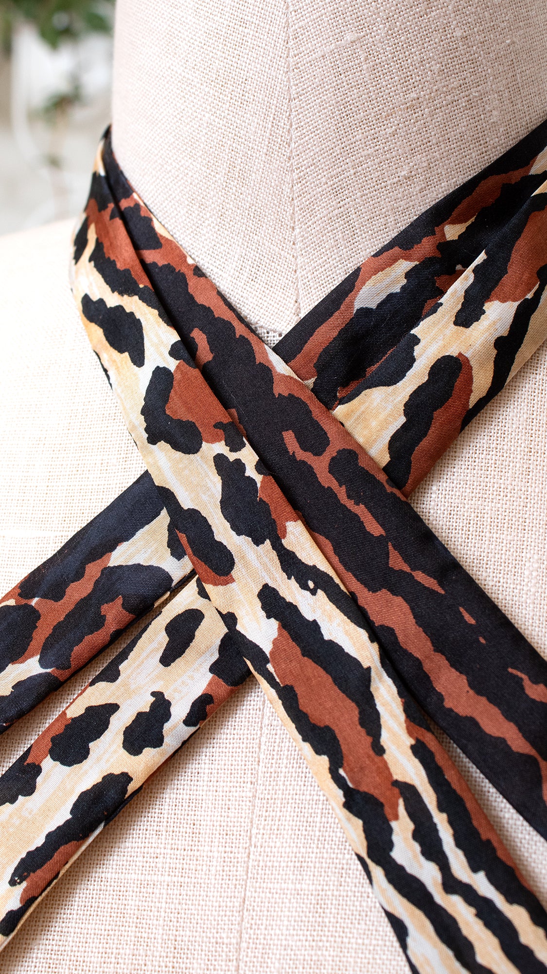 1950s VERA NEUMANN Silk Leopard Print Tie