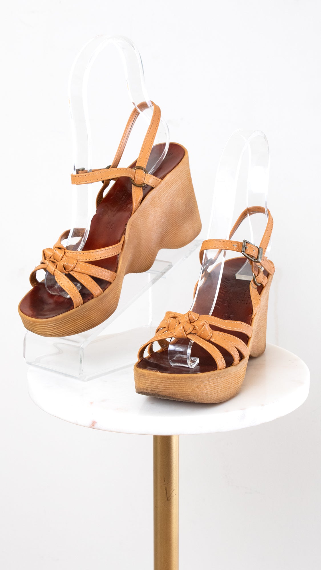 1970s FAMOLARE HI THERE Leather Wavy Sole Sandals | size US 7.5