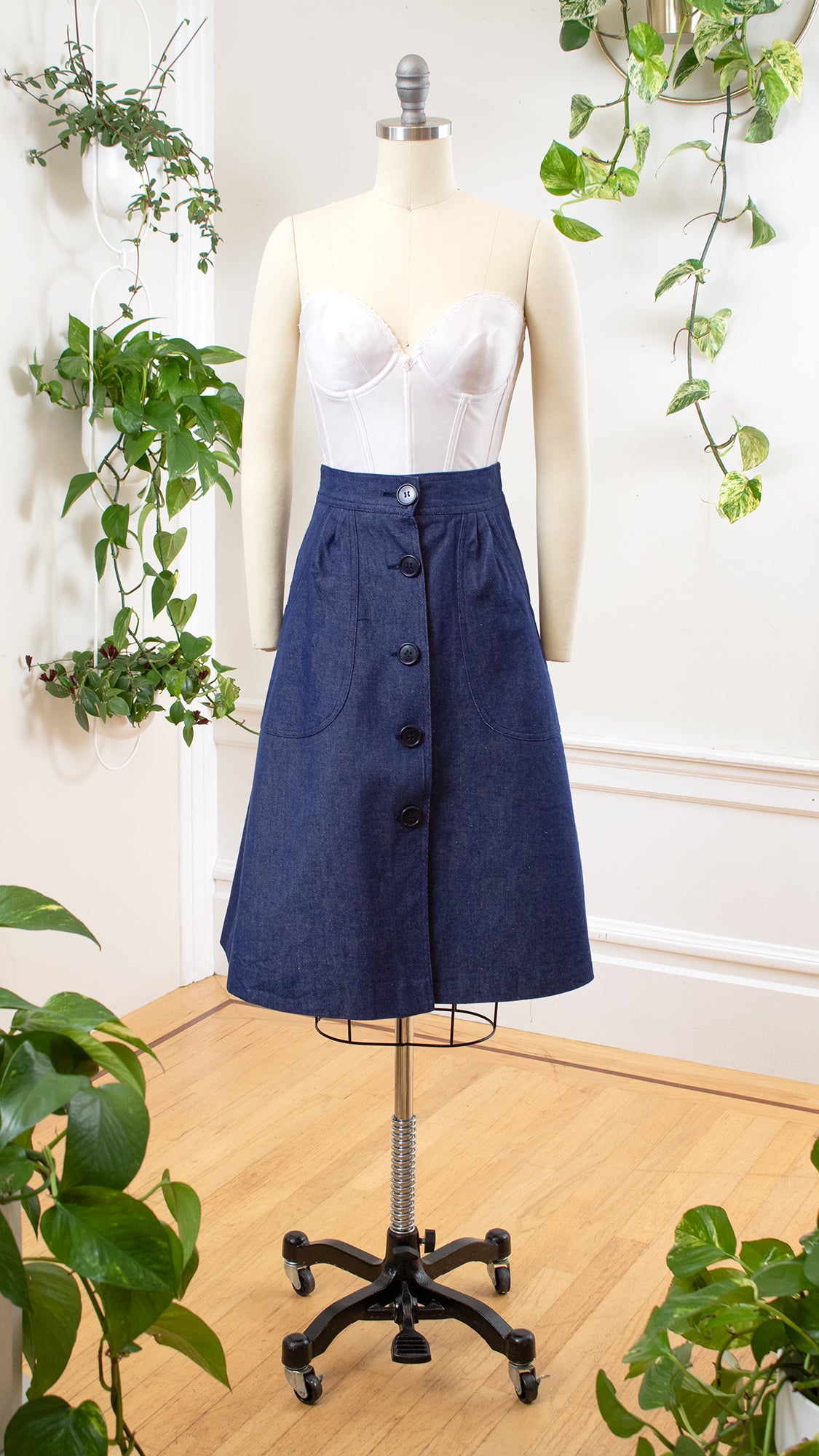 NEW ⭐️ 1970s Denim Button Down Skirt | small