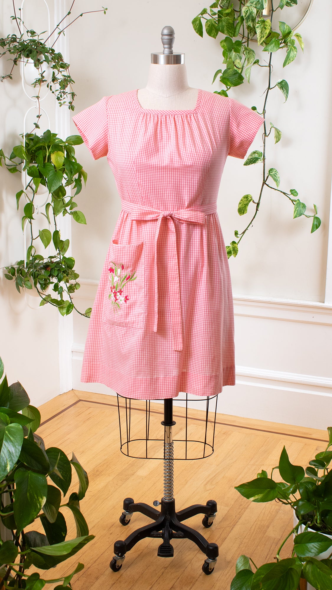 1950s SWIRL Floral Embroidered Gingham Wrap Dress | medium/large