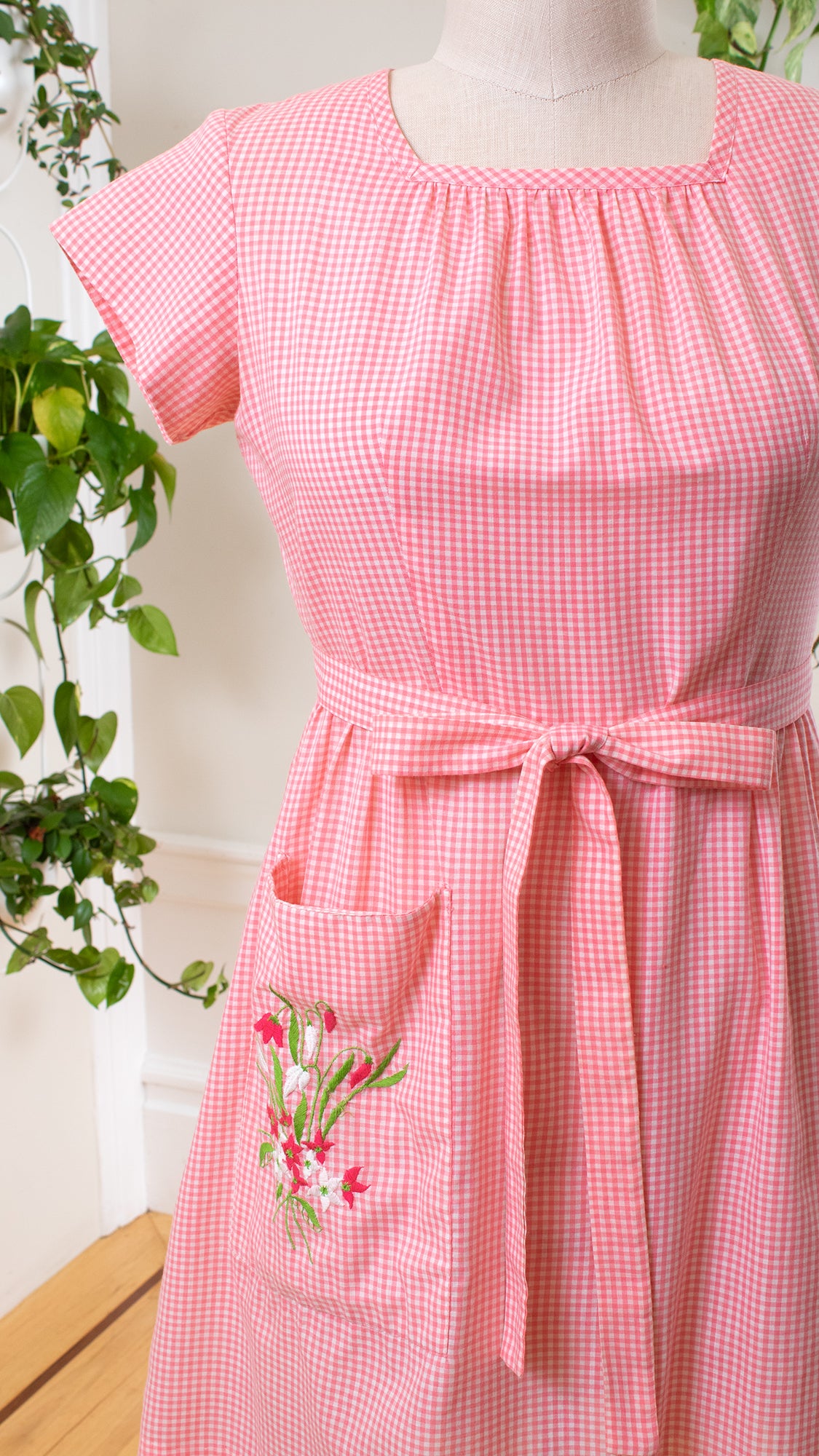 1950s SWIRL Floral Embroidered Gingham Wrap Dress | medium/large