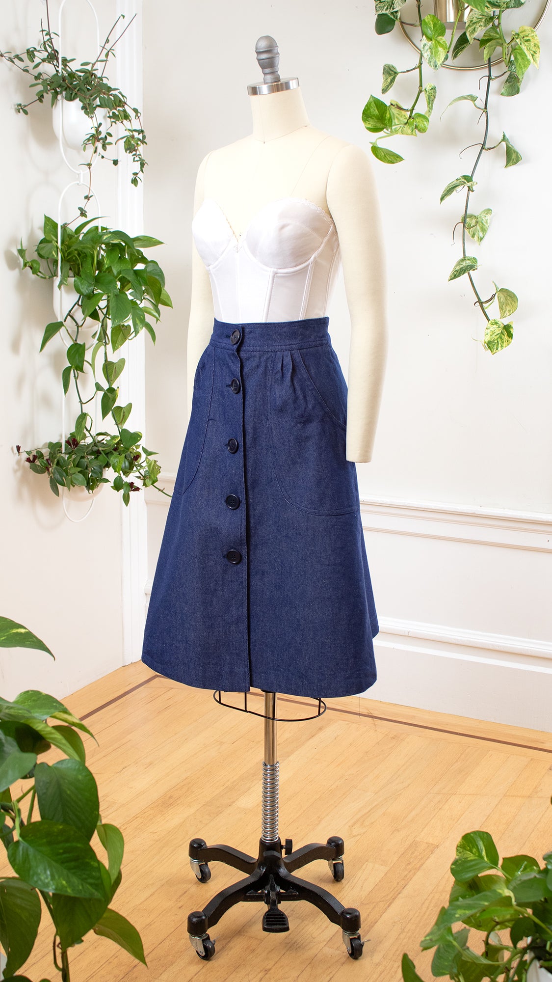 NEW ⭐️ 1970s Denim Button Down Skirt | small