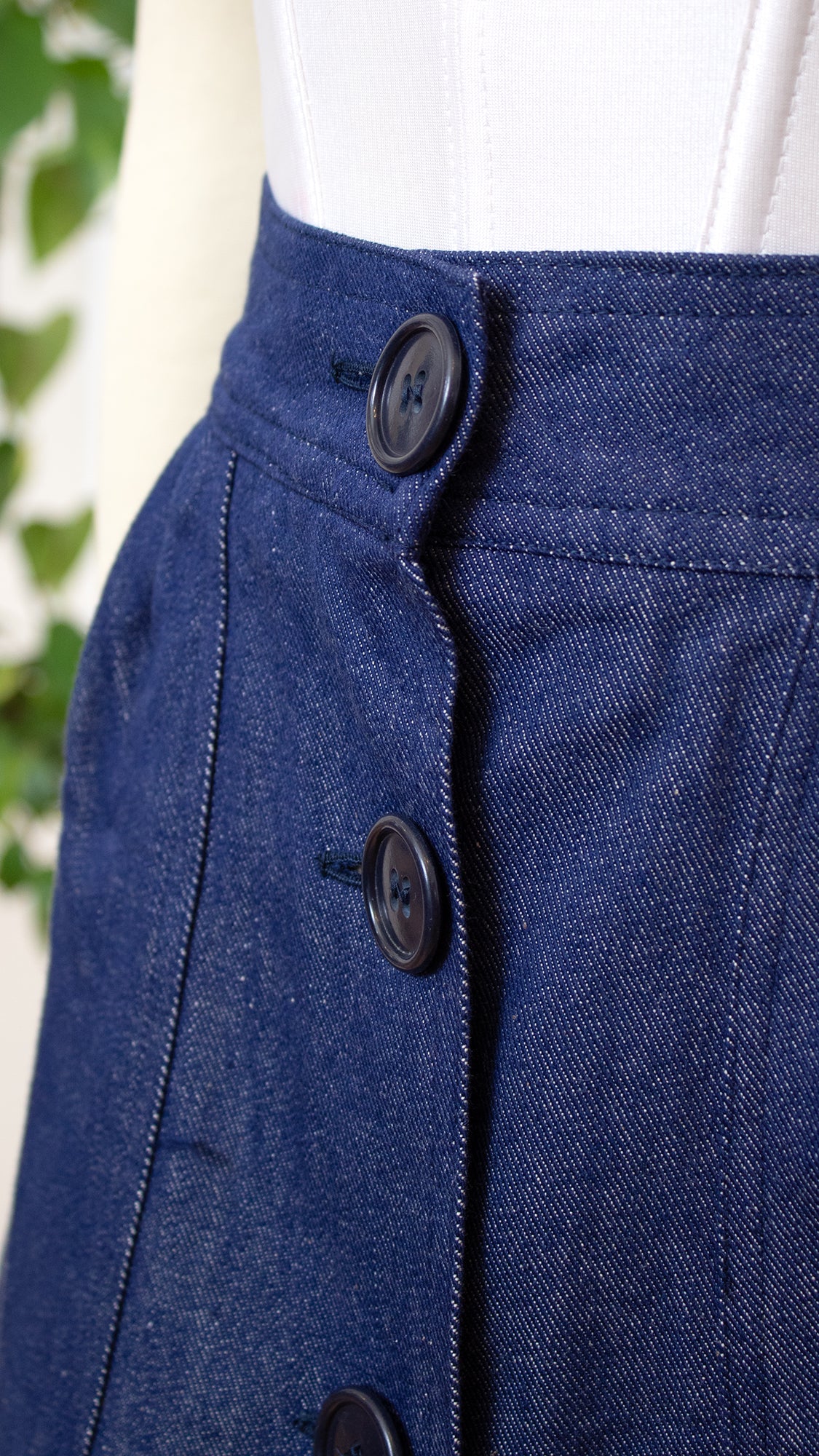 NEW ⭐️ 1970s Denim Button Down Skirt | small