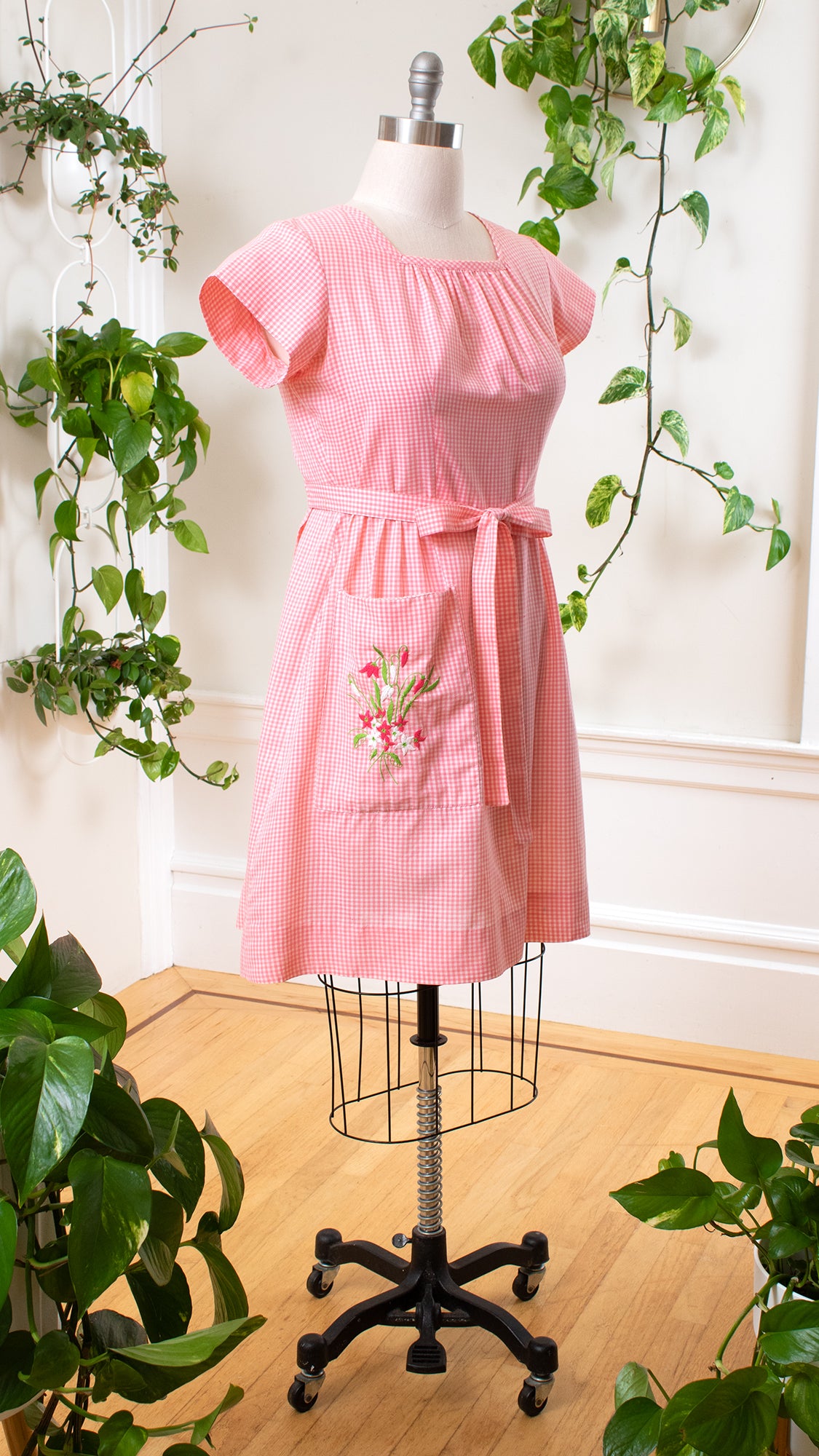 1950s SWIRL Floral Embroidered Gingham Wrap Dress | medium/large