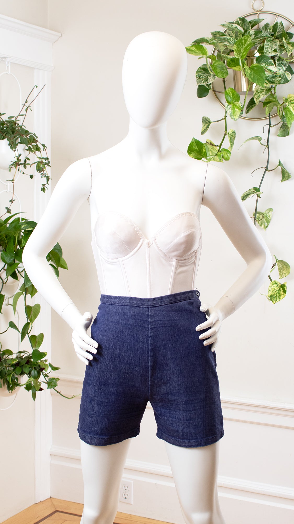 NEW ⭐️ 1960s Denim High Rise Side Zip Shorts | small