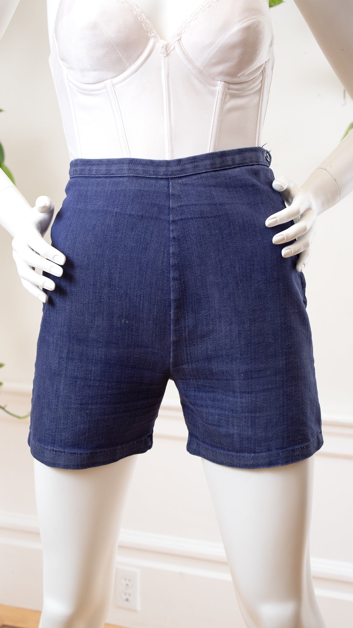 NEW ⭐️ 1960s Denim High Rise Side Zip Shorts | small
