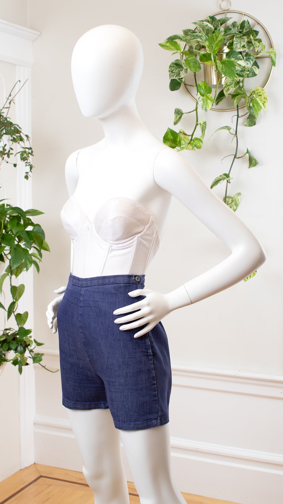 NEW ⭐️ 1960s Denim High Rise Side Zip Shorts | small