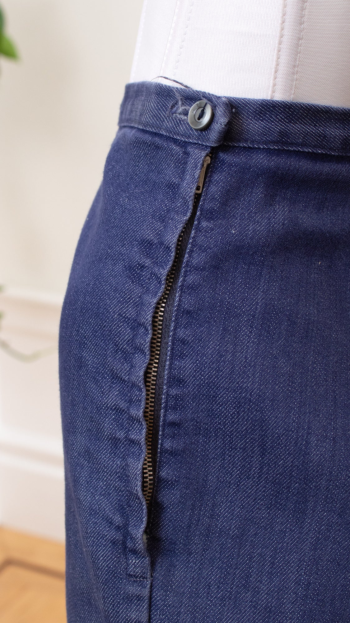 NEW ⭐️ 1960s Denim High Rise Side Zip Shorts | small