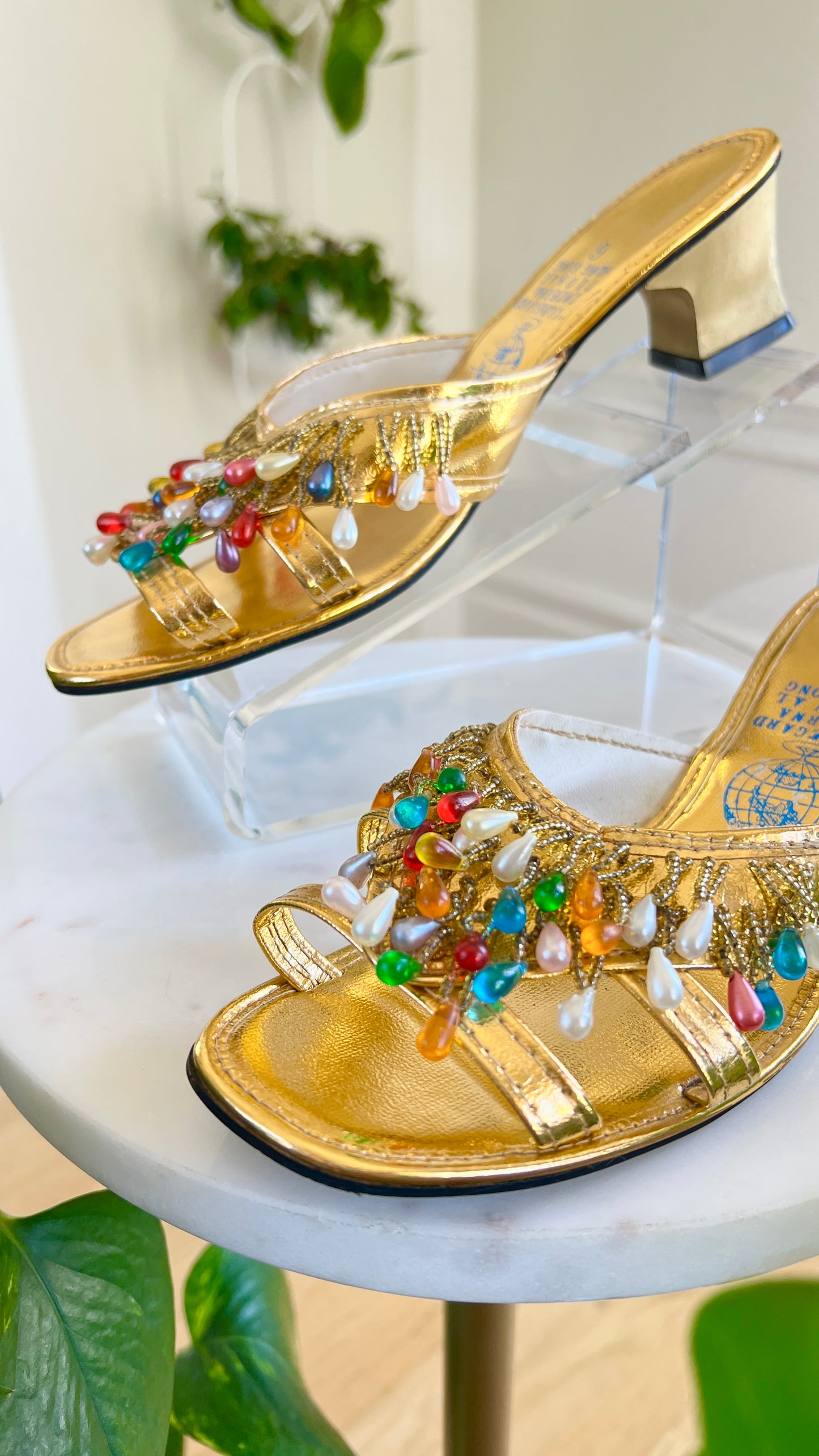 1960s Beaded Fringe Gold Sandals | size US 6