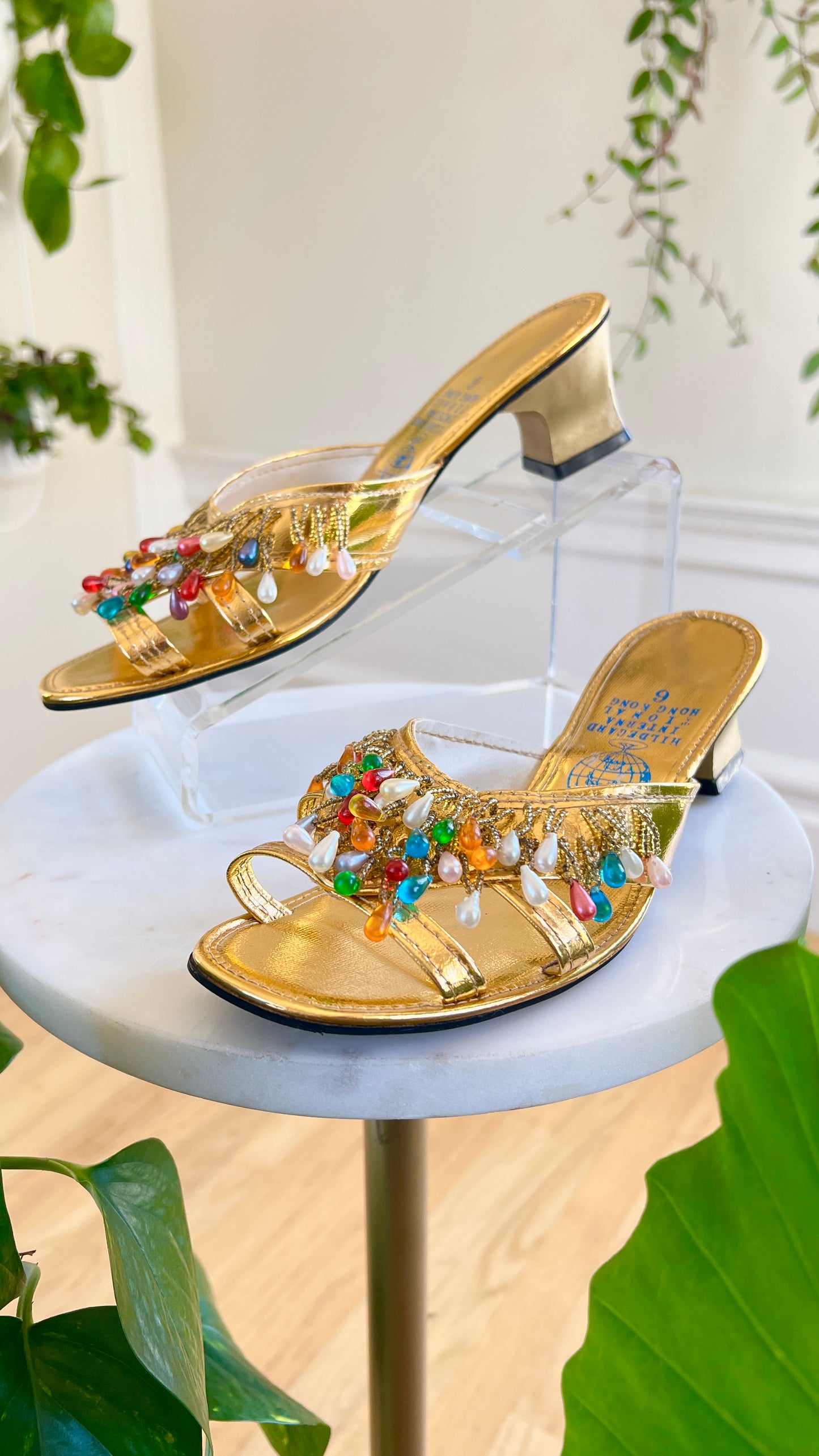 1960s Beaded Fringe Gold Sandals | size US 6