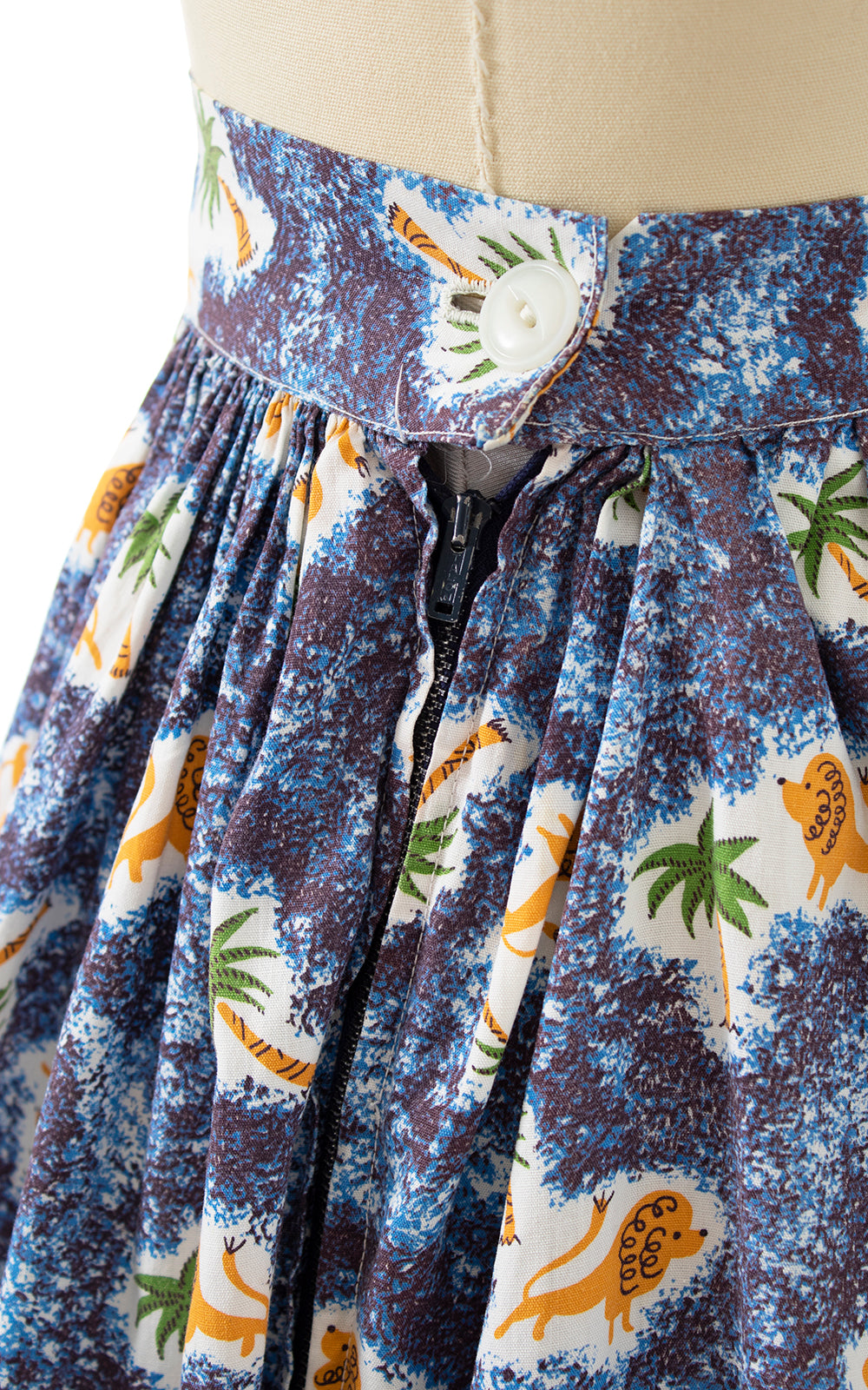 1950s Lions & Palm Trees Novelty Print Skirt | small