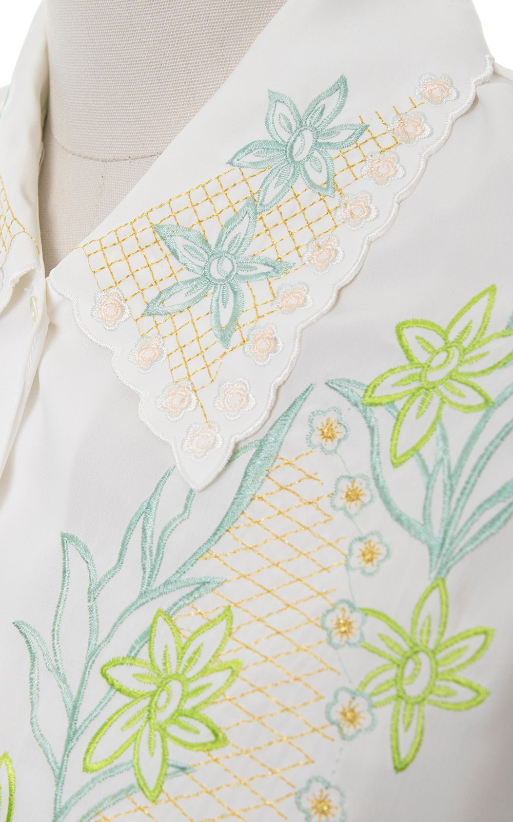 1980s Floral Embroidered White Blouse | medium