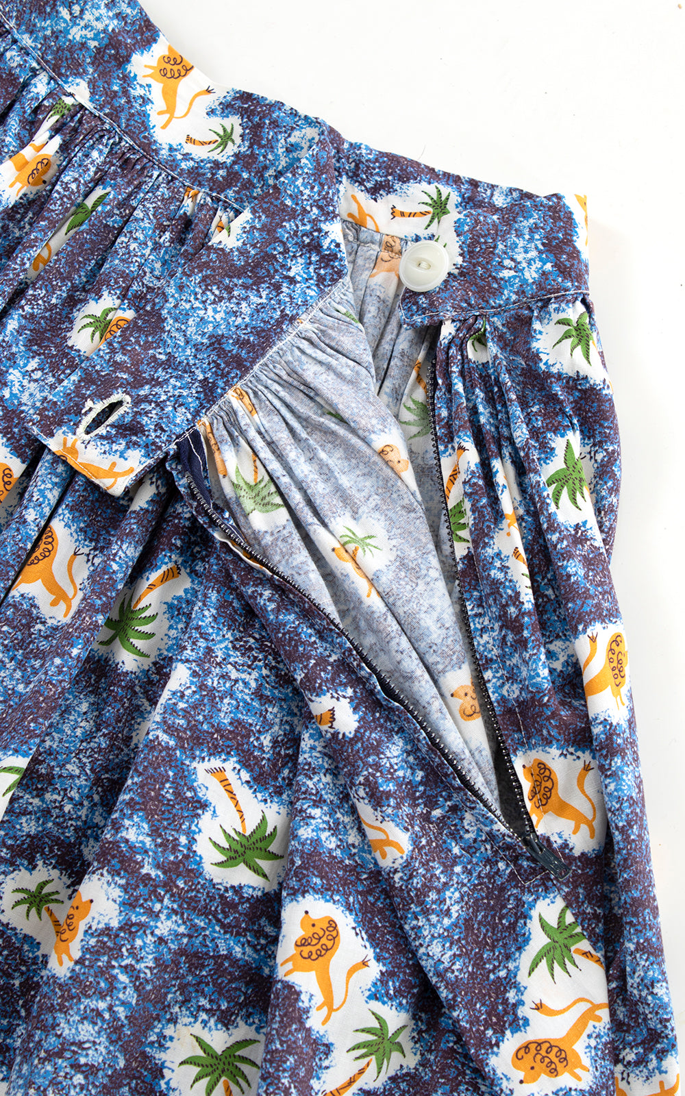 1950s Lions & Palm Trees Novelty Print Skirt | small