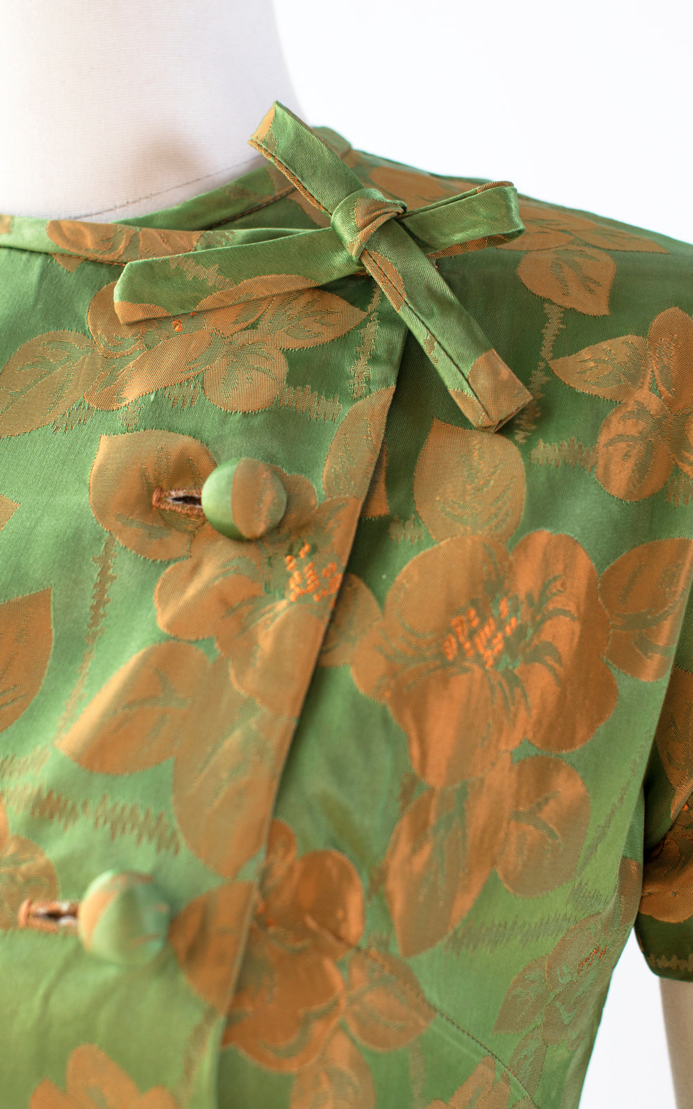$50 & UNDER SALE || 1960s Floral Hawaiian Satin Blouse | small
