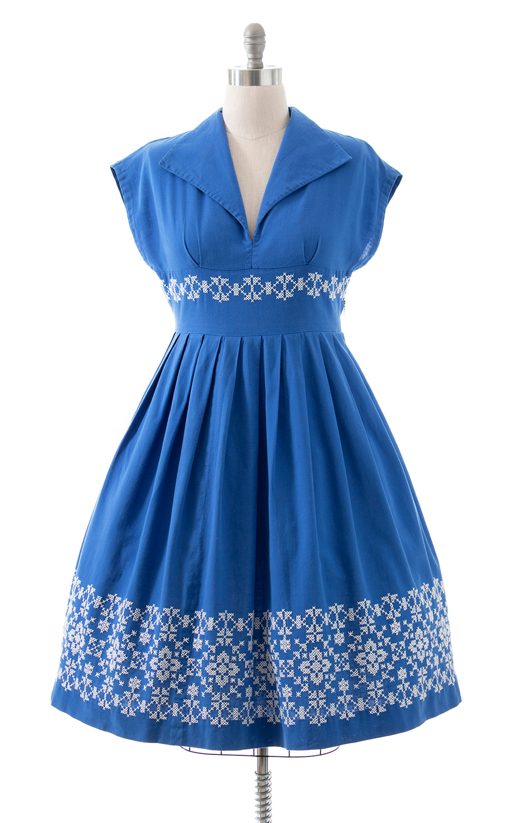 stitching dress vintage 1950s Cross-Stitch Border Cotton Dress