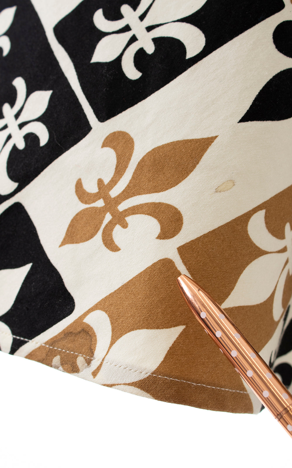 Modern 1950s Style TRASHY DIVA Fleur-De-Lis Novelty Print Circle Skirt with Pockets | medium