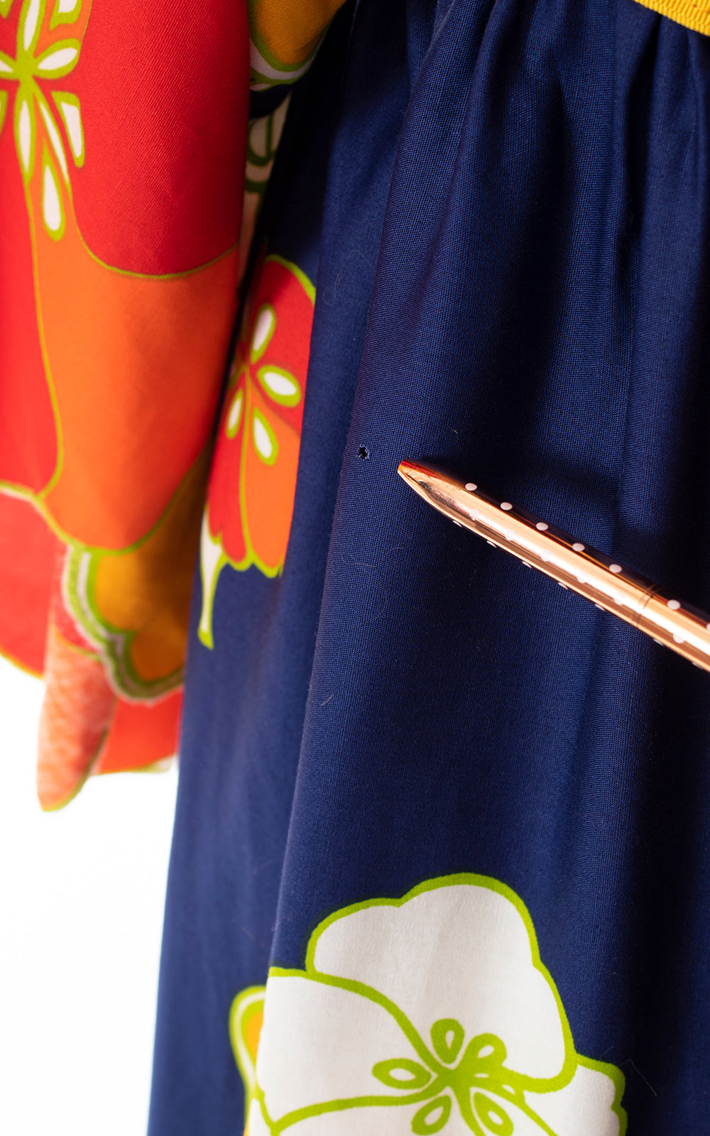 1970s Floral Border Print Drama-Mama Sleeves Maxi Dress | x-small/small