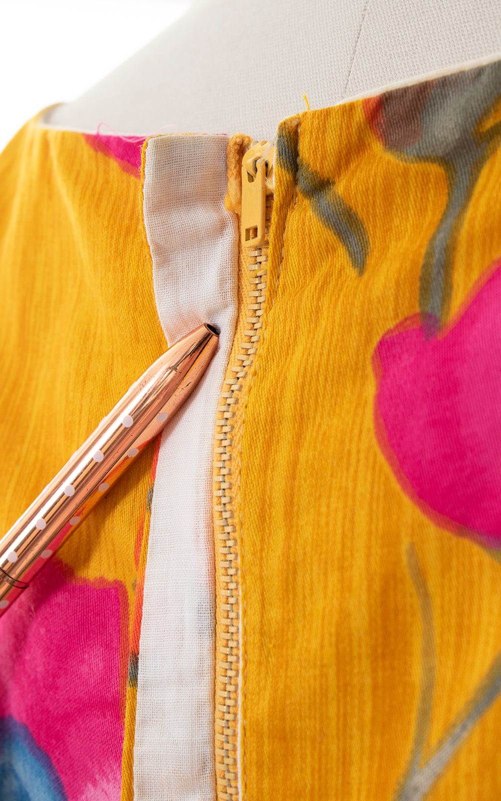 $65 DRESS SALE /// 1960s Floral Cotton Shift Dress | medium