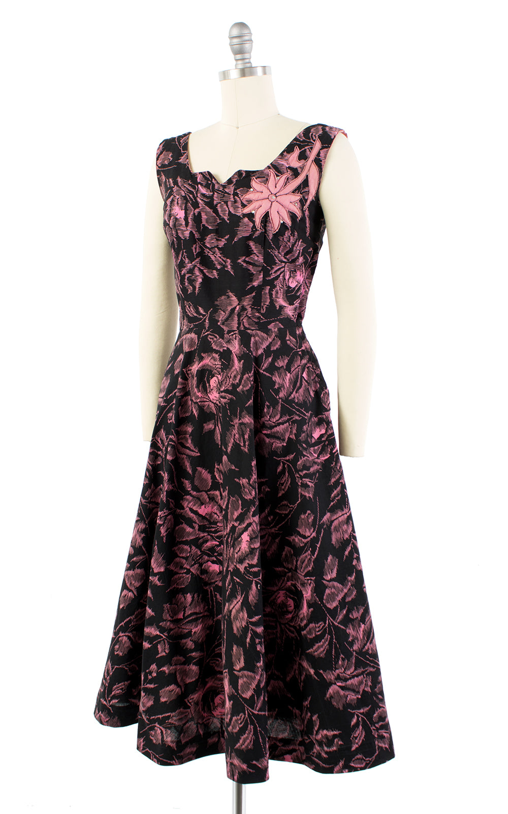 $65 DRESS SALE /// 1950s Rose Print Appliqué Rhinestones Black Cotton Sundress | x-small
