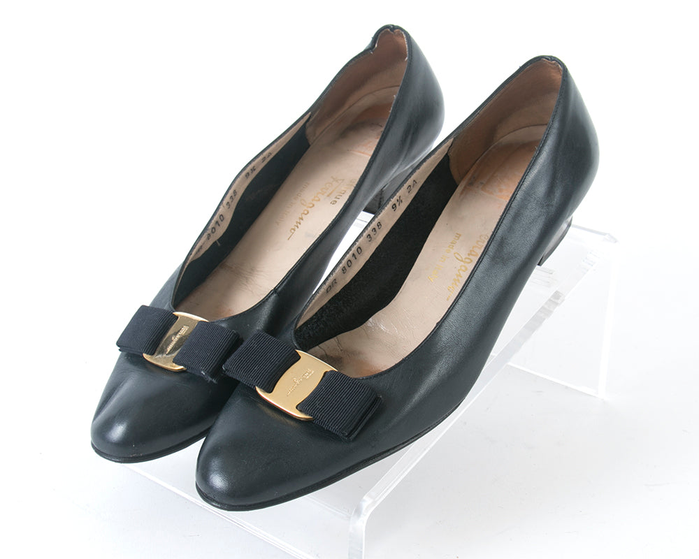 Vintage outlets Salvatore Ferragamo Navy Flats