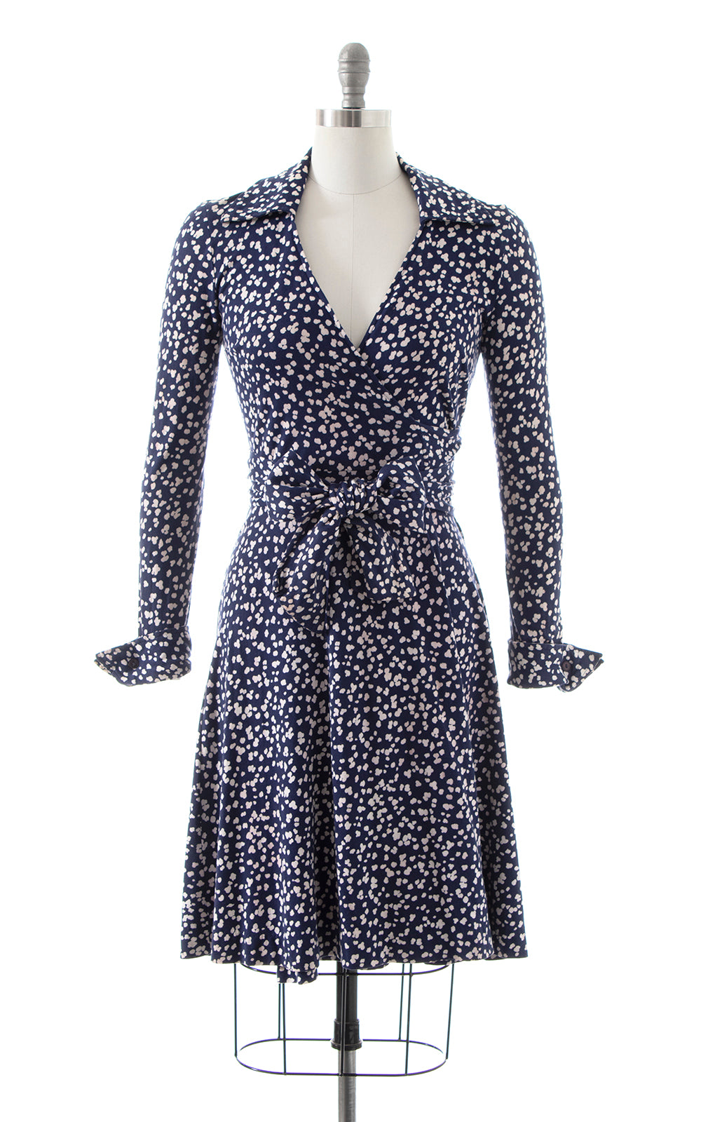 1970s DIANE VON FURSTENBERG Spotted Jersey Wrap Dress | x-small/small/medium 1970s DIANE VON FURSTENBERG Spotted Jersey Wrap Dress | x-small/small/medium