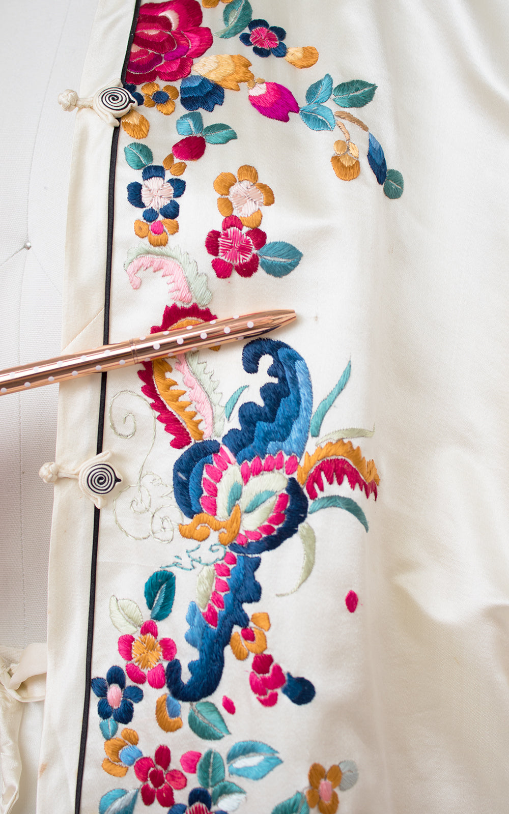 1940s Asian Bug Floral Embroidered Silk Satin Loungewear Set