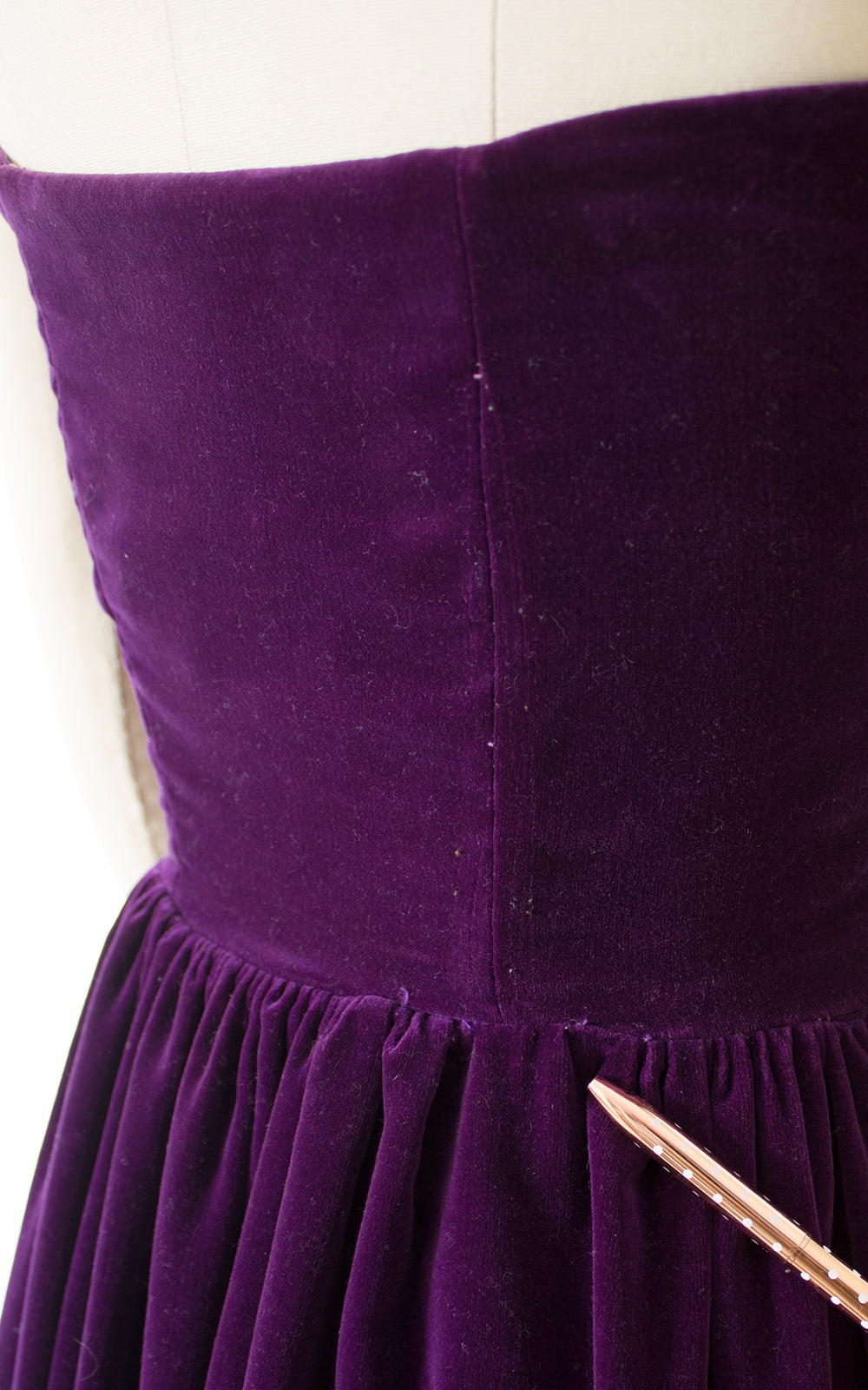 1950s Purple Velvet & Lace Strapless Gown