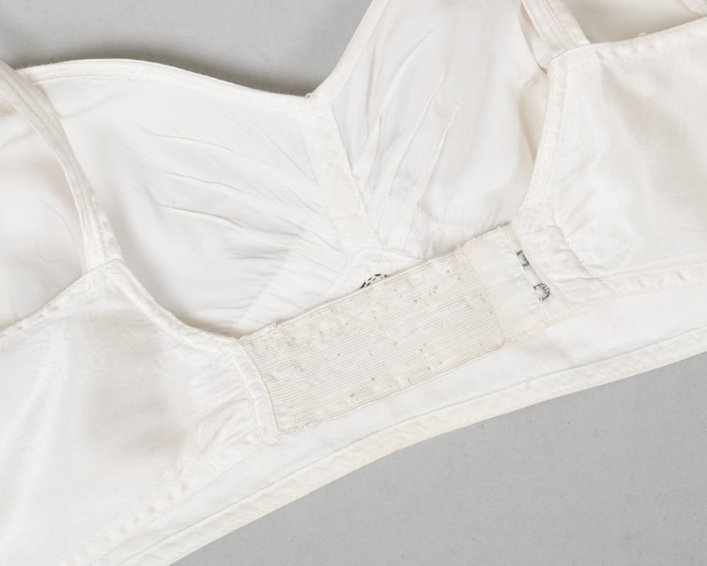Vintage 1940s 1950s Bullet Bra | 40s 50s Cream Rayon Satin Off White Pointed Pin Up Bra (30B 32B xs)
