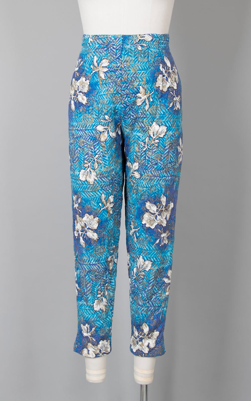 Vintage 1950s Capris | 50s Quilted Hawaiian Floral Print Cotton Blue Metallic Gold High Waisted Pants (small)