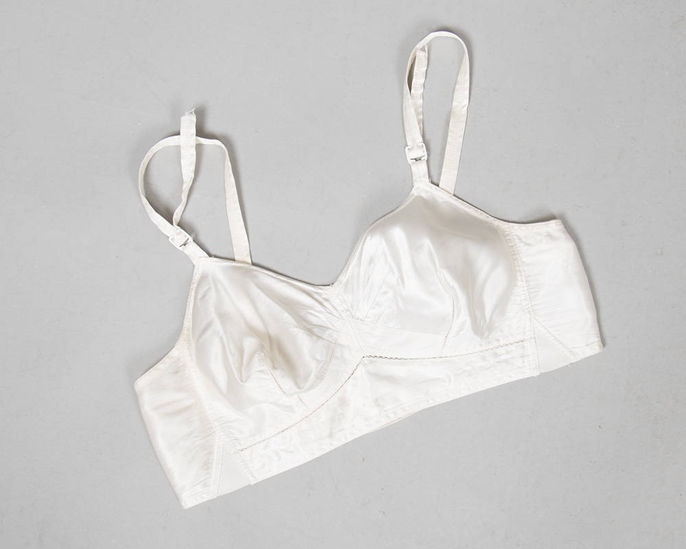 Vintage 1940s 1950s Bullet Bra | 40s 50s Cream Rayon Satin Off White Pointed Pin Up Bra (30B 32B xs)