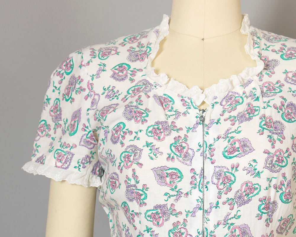 Vintage 1940s Dress | 40s Hearts Floral Novelty Print Cotton White Lace Zip Front Maxi House Dress (small)