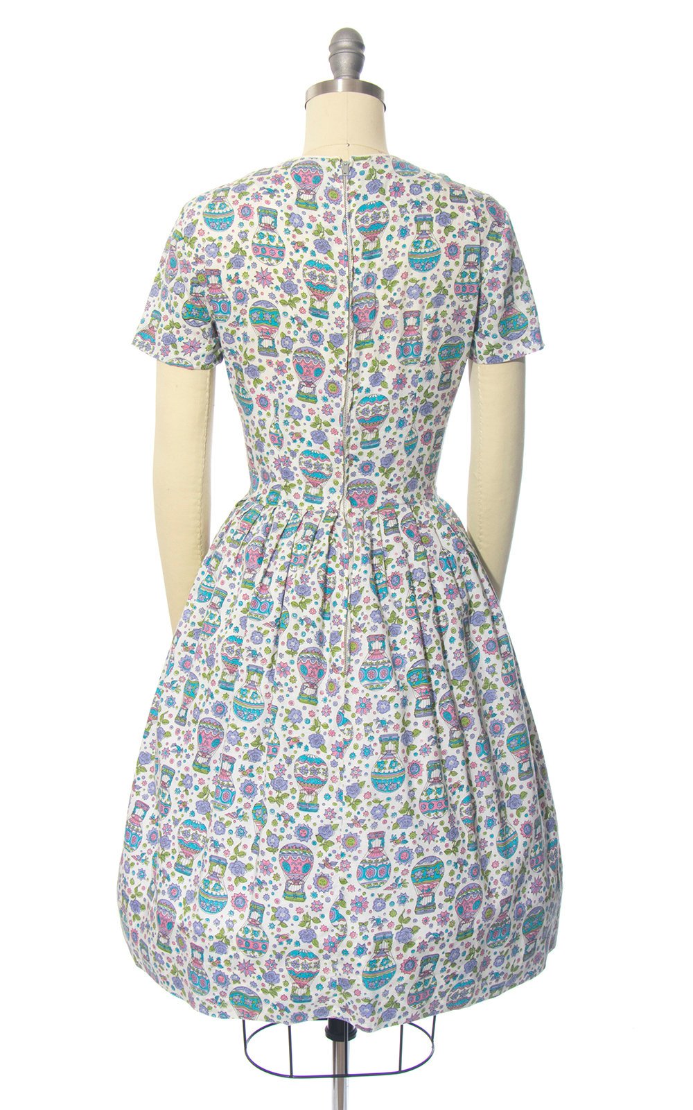 Vintage 1950s Dress | 50s MODE O' DAY Novelty Print Cotton Hot Air Balloon Rose Floral White Full Skirt Day Dress (small/medium)
