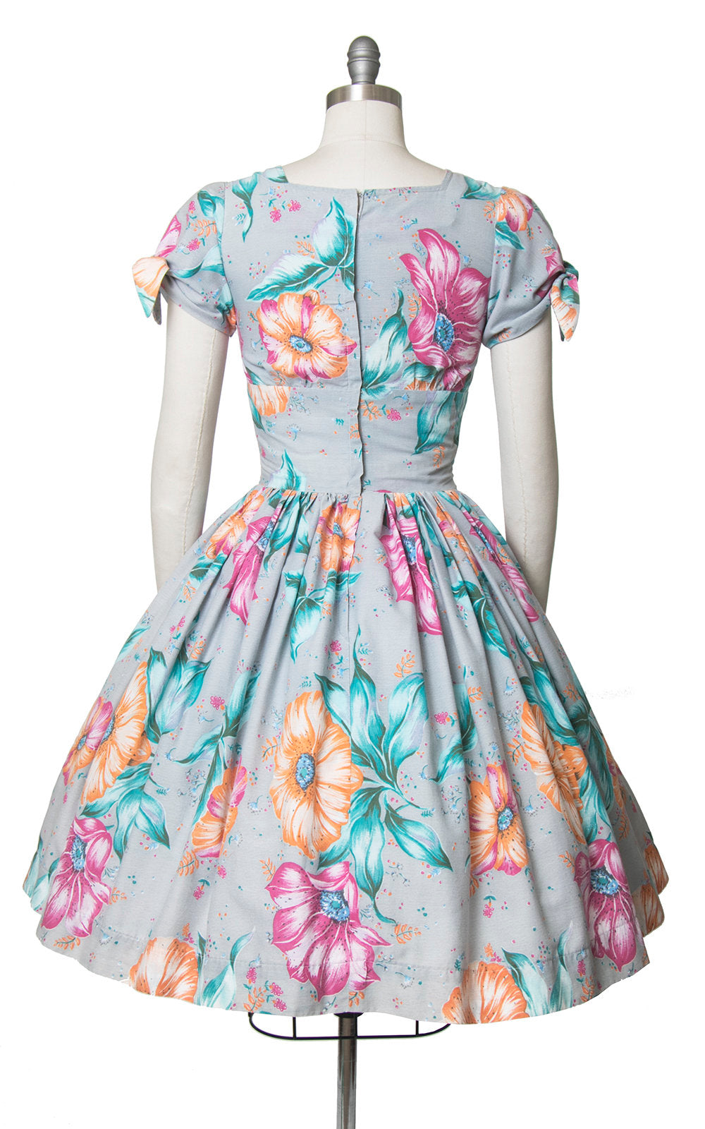 Vintage 1960s Dress | 60s Floral Tropical Print Cotton Grey Gray Tied Puff Sleeve Full Skirt Day Dress (small)