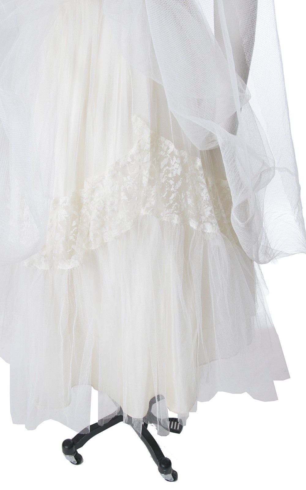 Vintage 1950s Wedding Dress | 50s Cream Lace & Tulle Bridal Gown Sweetheart Neckline Cap Sleeve Full Length Dress (medium)