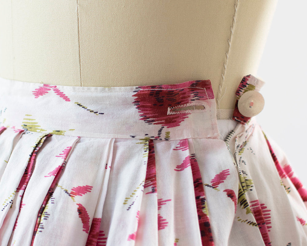 Vintage 1950s Skirt | 50s Floral Print Cotton Pink White Pleated Full Skirt (xx-small)