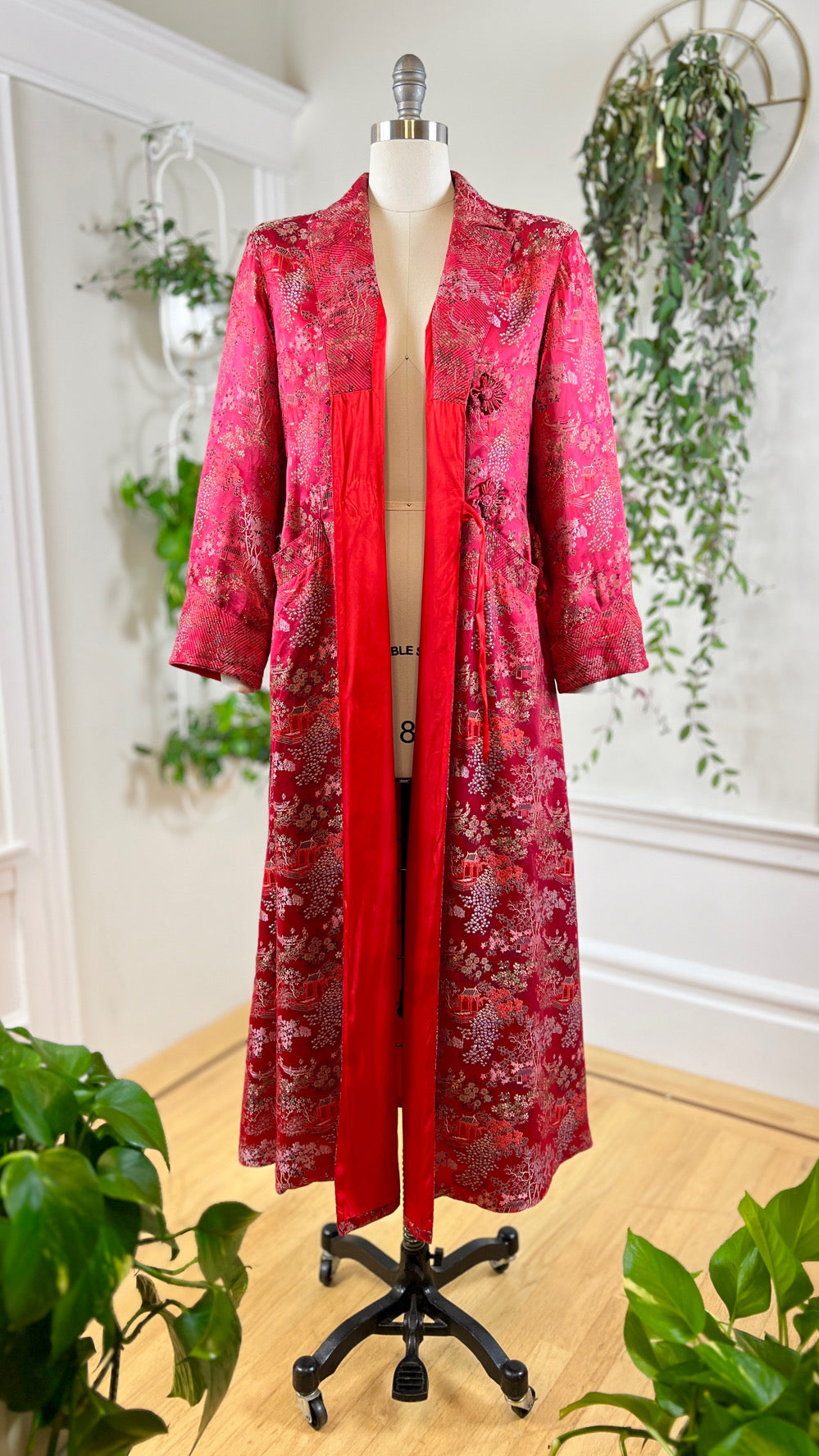 1990s 2000s Asian Novelty Rayon Satin Jacquard Robe | small/medium