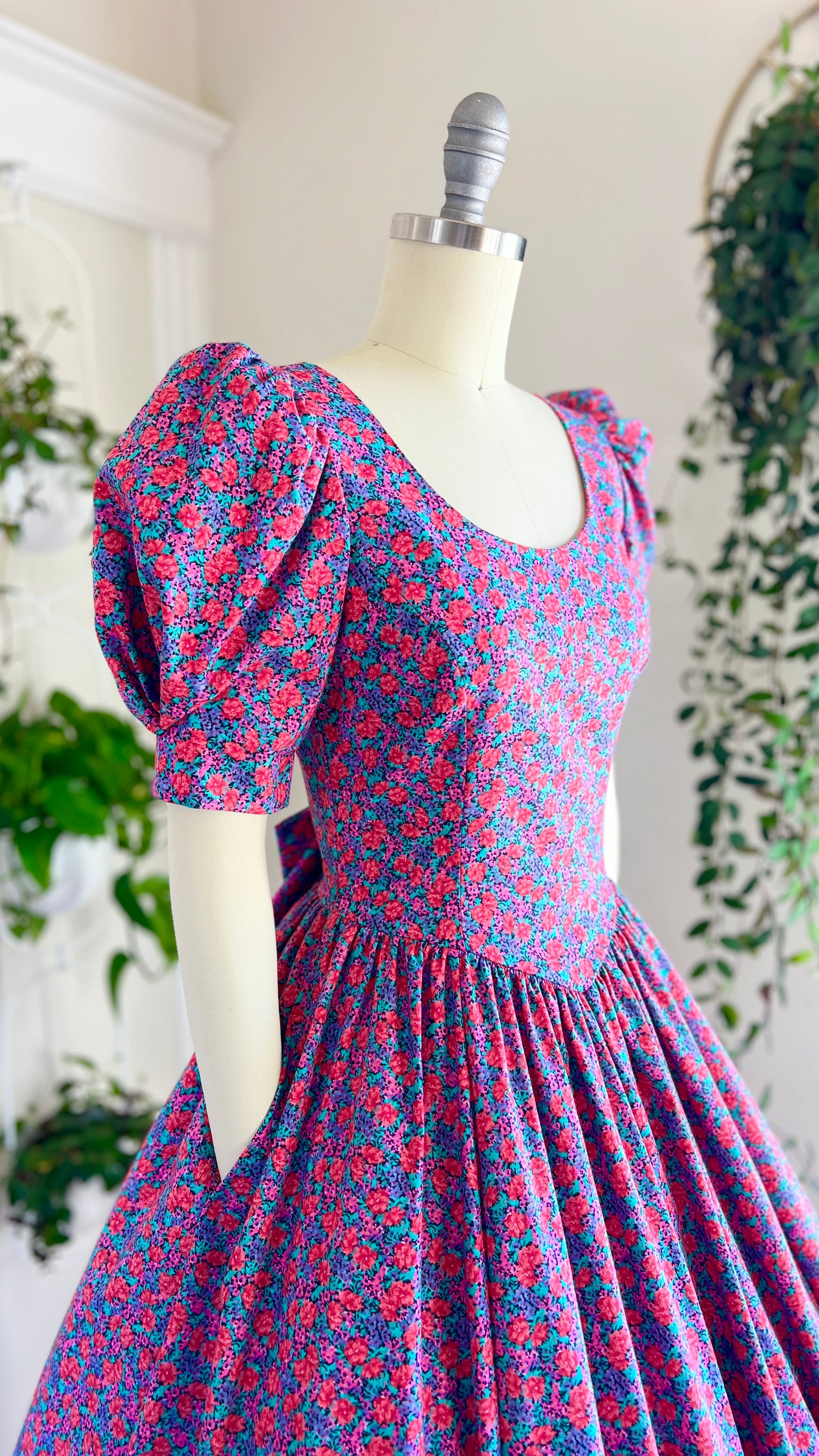 1980s LAURA ASHLEY Floral Dress | x-small/small