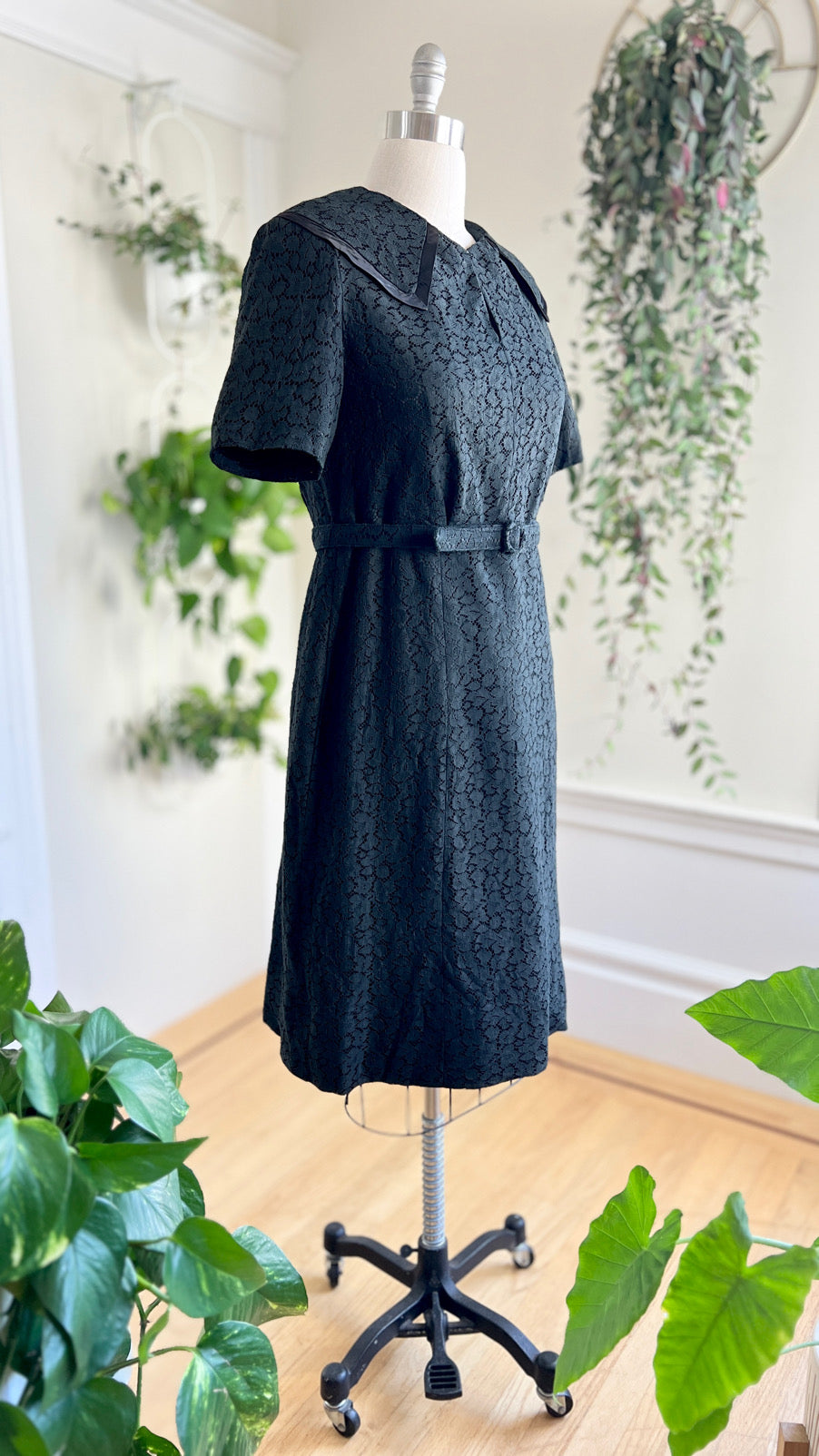 Vintage 1950s Black Lace Wiggle Dress | large/x-large