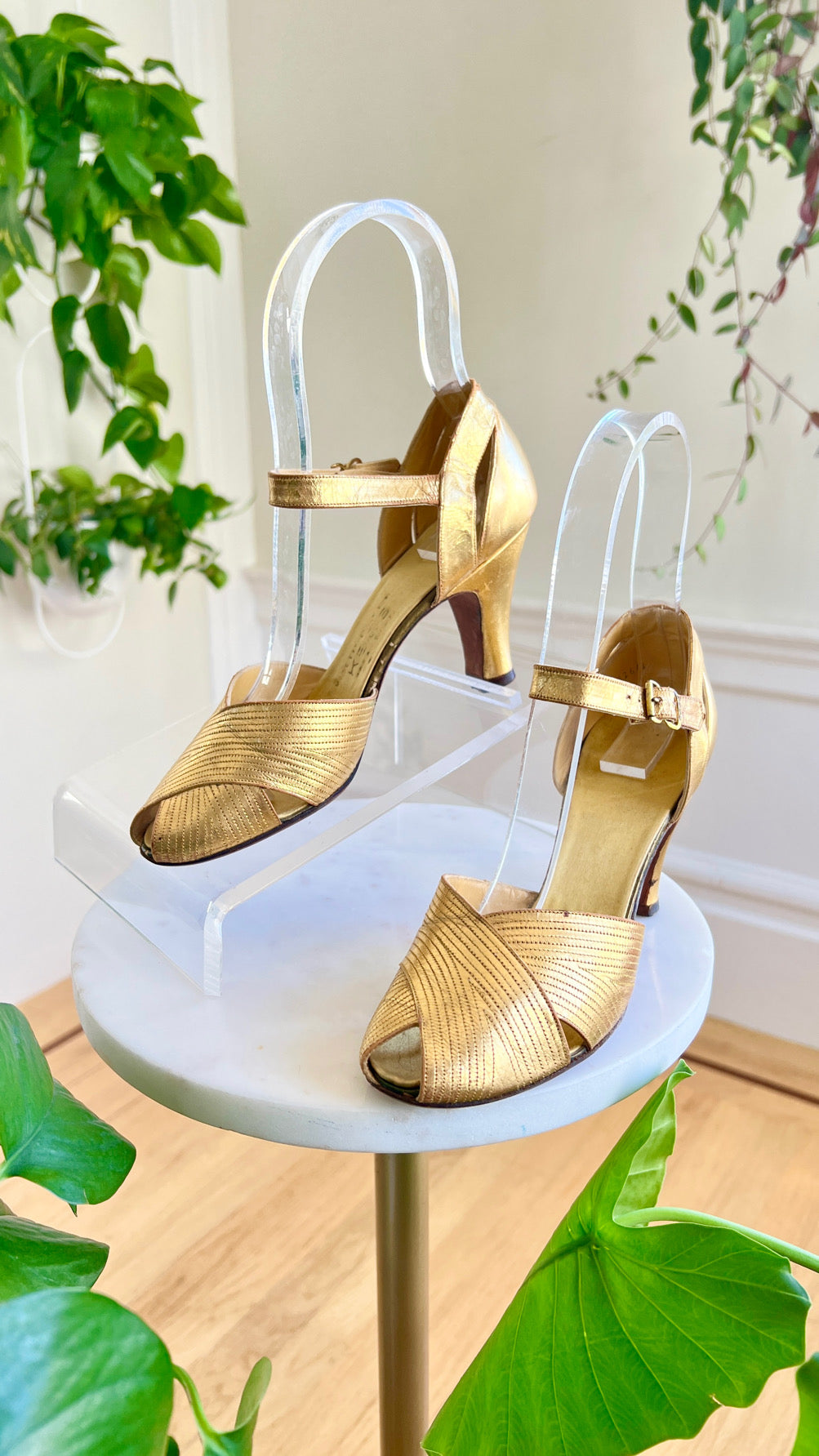 1930s Gold Leather Heels | size US 5