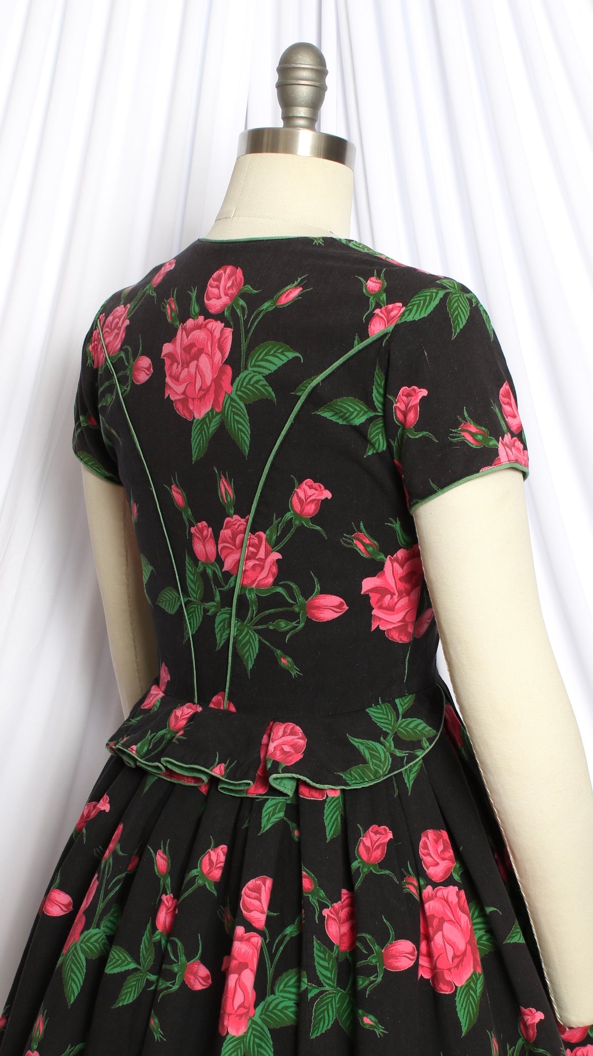 NEW | 1970s Pink Rose Dirndl Dress | small