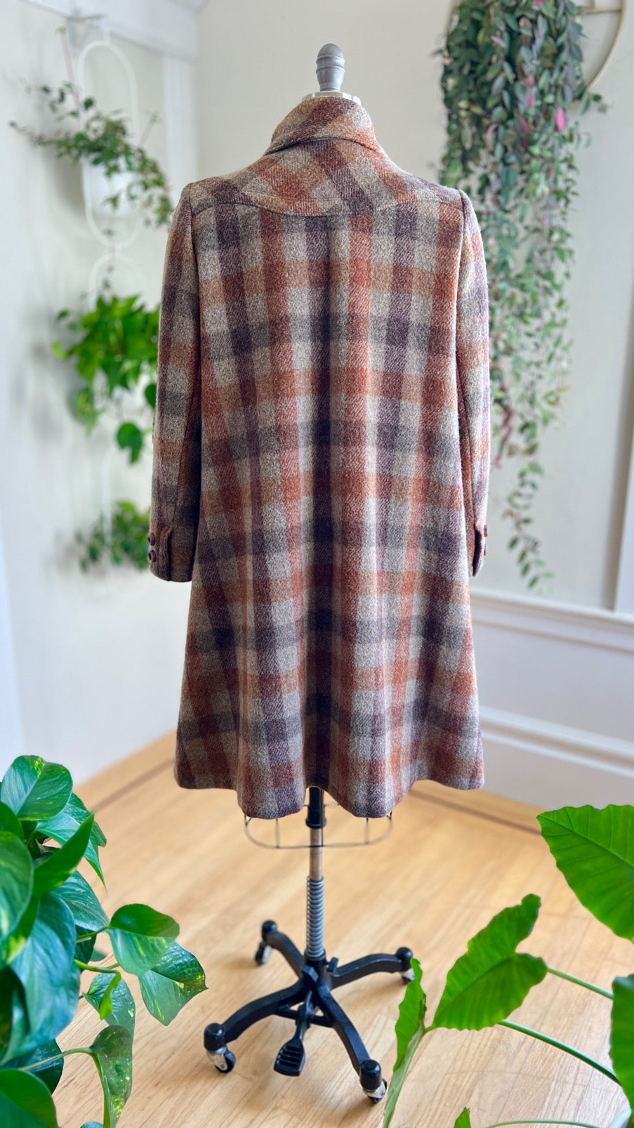 1970s Checkered Wool Coat with Attached Scarf | large