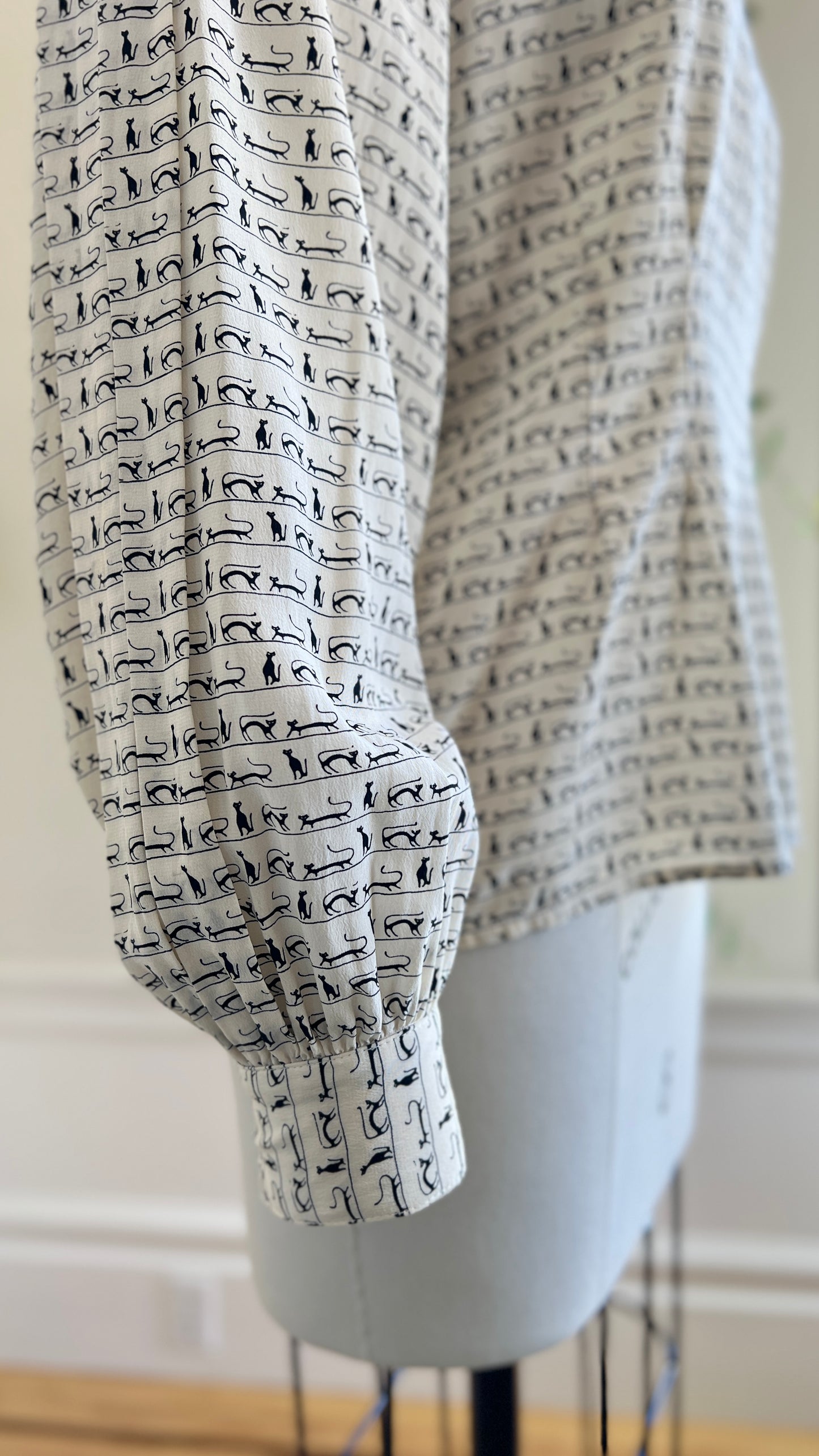 1980s Silk Cat Hieroglyphics Blouse | medium