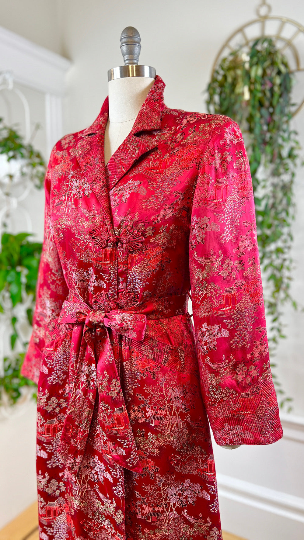 1990s 2000s Asian Novelty Rayon Satin Jacquard Robe | small/medium