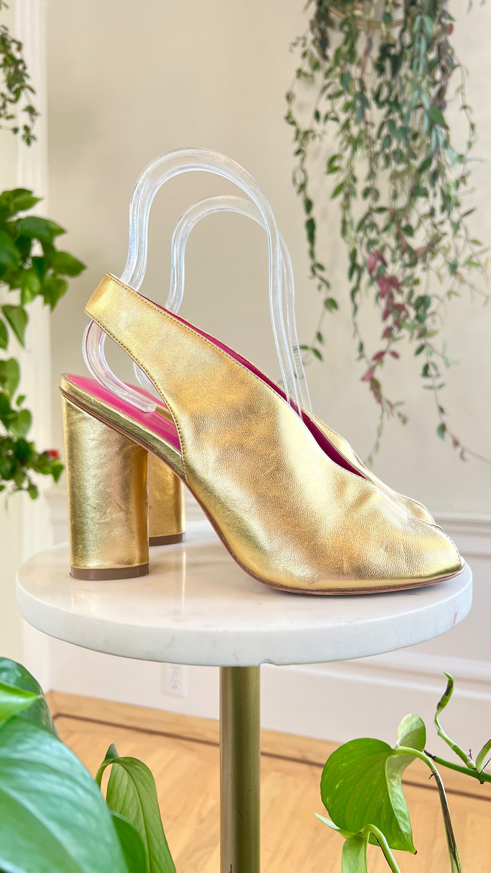 Modern TRINA TURK 1970s Style Gold Leather Slingback Heels | size US 8